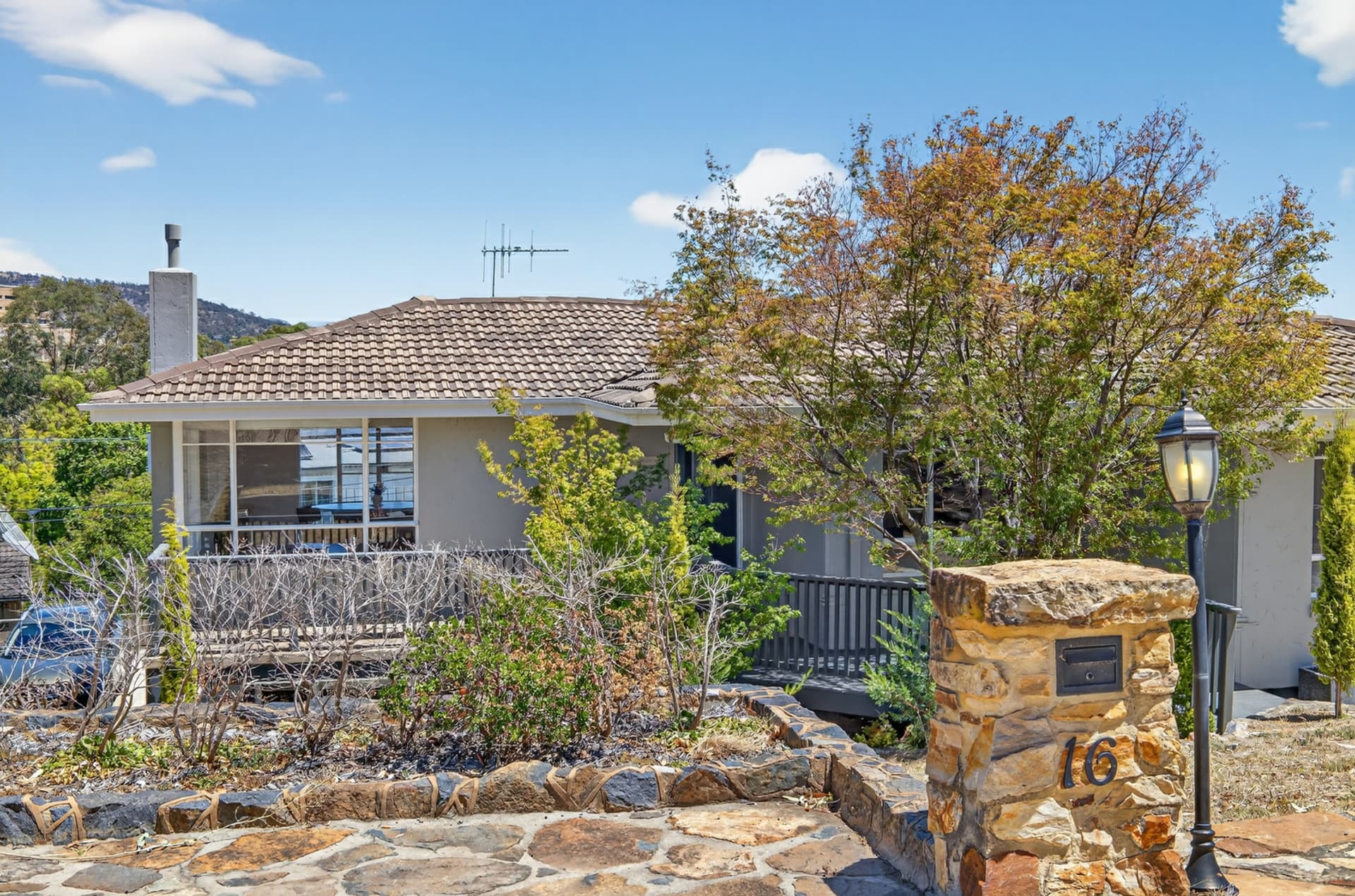 16 Sabine Close, Garran, Garran - Image 1