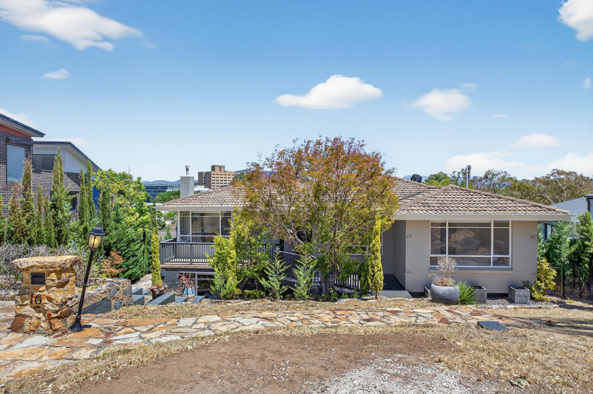 16 Sabine Close, Garran, Garran - Thumbnail 2