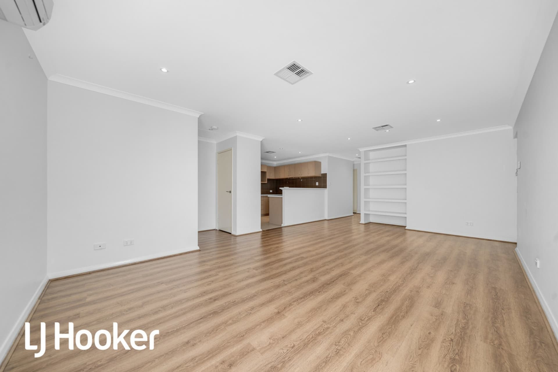 6 Redfern Bend, Clarkson, Clarkson - Thumbnail 3