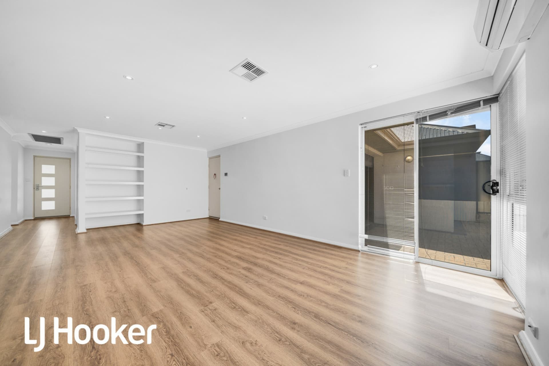 6 Redfern Bend, Clarkson, Clarkson - Thumbnail 4