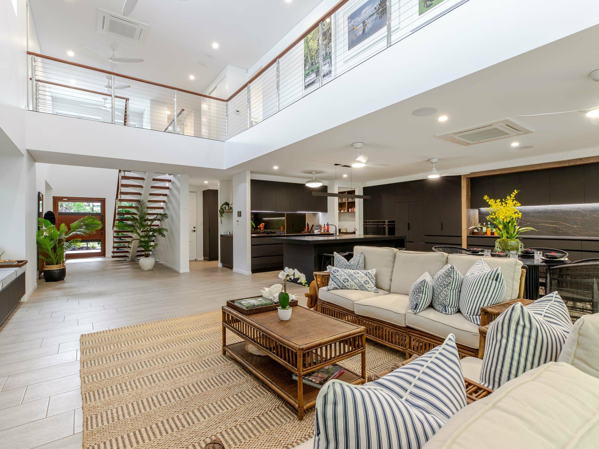 295 Coral Coast Drive, Palm Cove, Palm Cove - Thumbnail 3