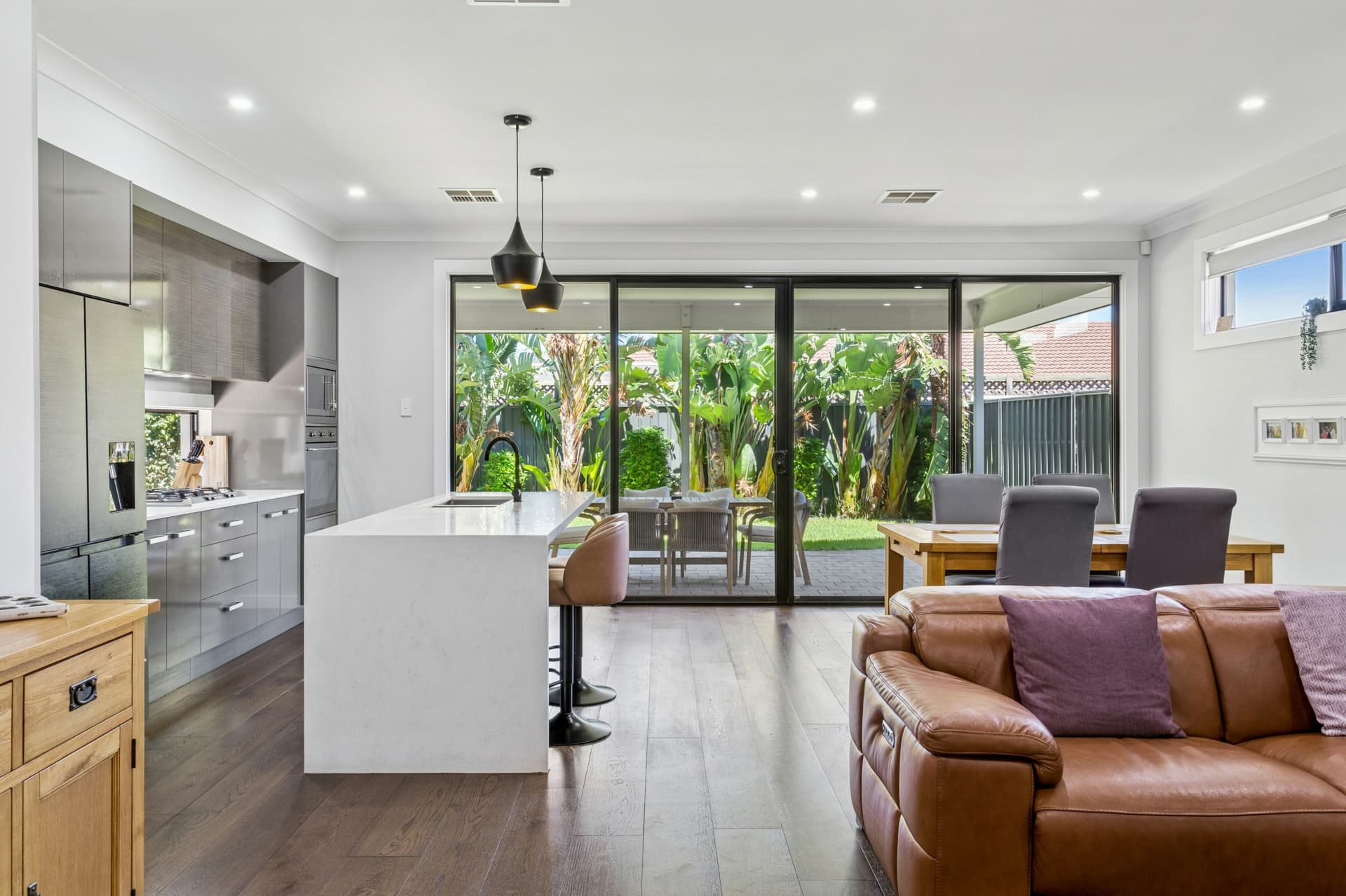 42 Lambert Avenue, West Lakes Shore, West Lakes Shore - Thumbnail 3