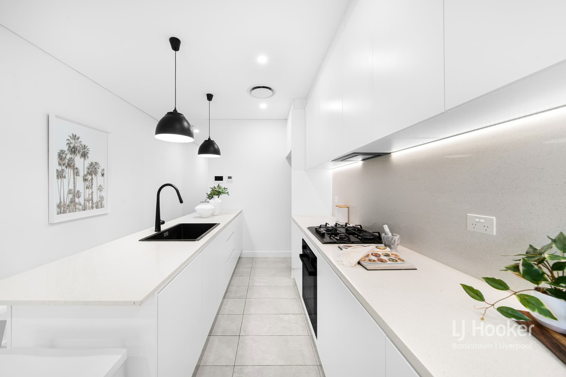 2/32 Lucas Avenue, Moorebank, Moorebank - Thumbnail 2