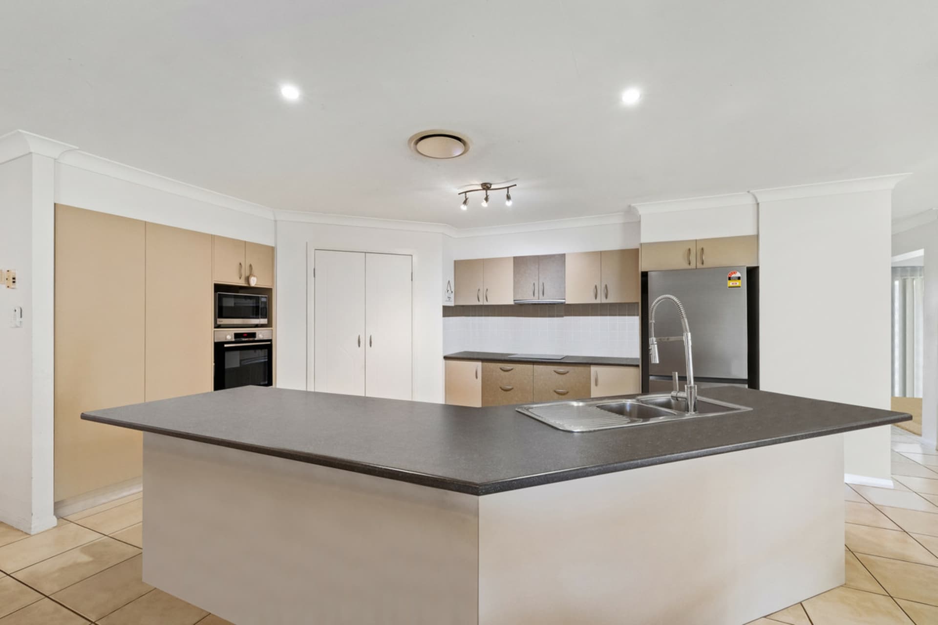 23 Attenborough Circuit, Redland Bay, Redland Bay - Thumbnail 2
