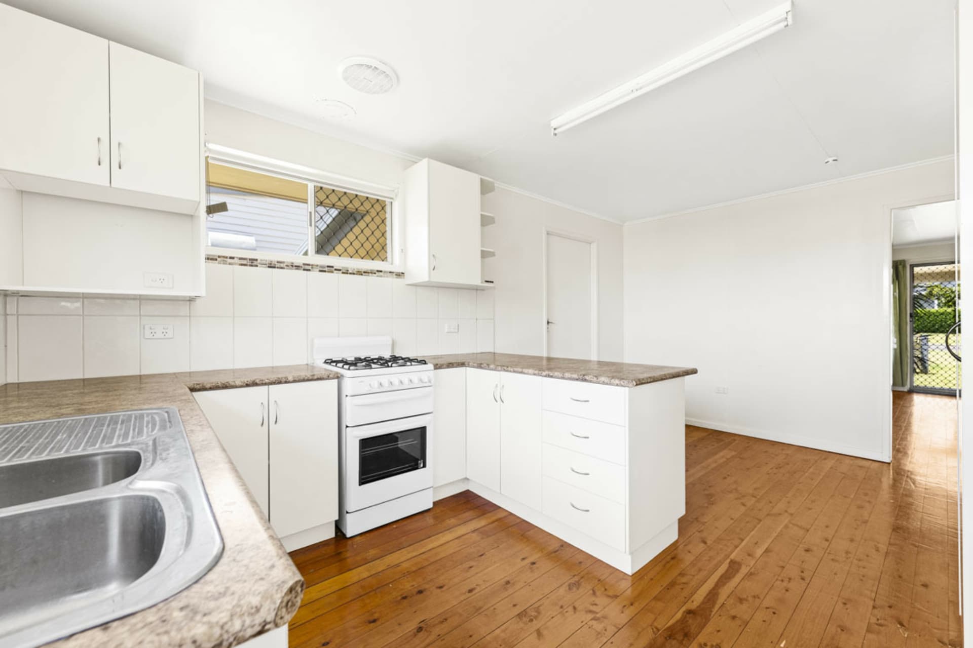 11 Cooper Street, South Toowoomba, South Toowoomba - Thumbnail 3
