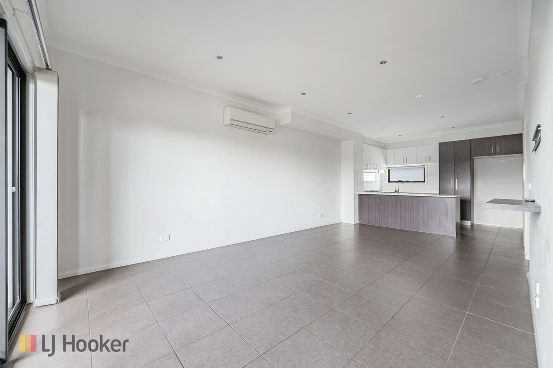 42 Brunswick Crescent, Craigieburn, Craigieburn - Thumbnail 4