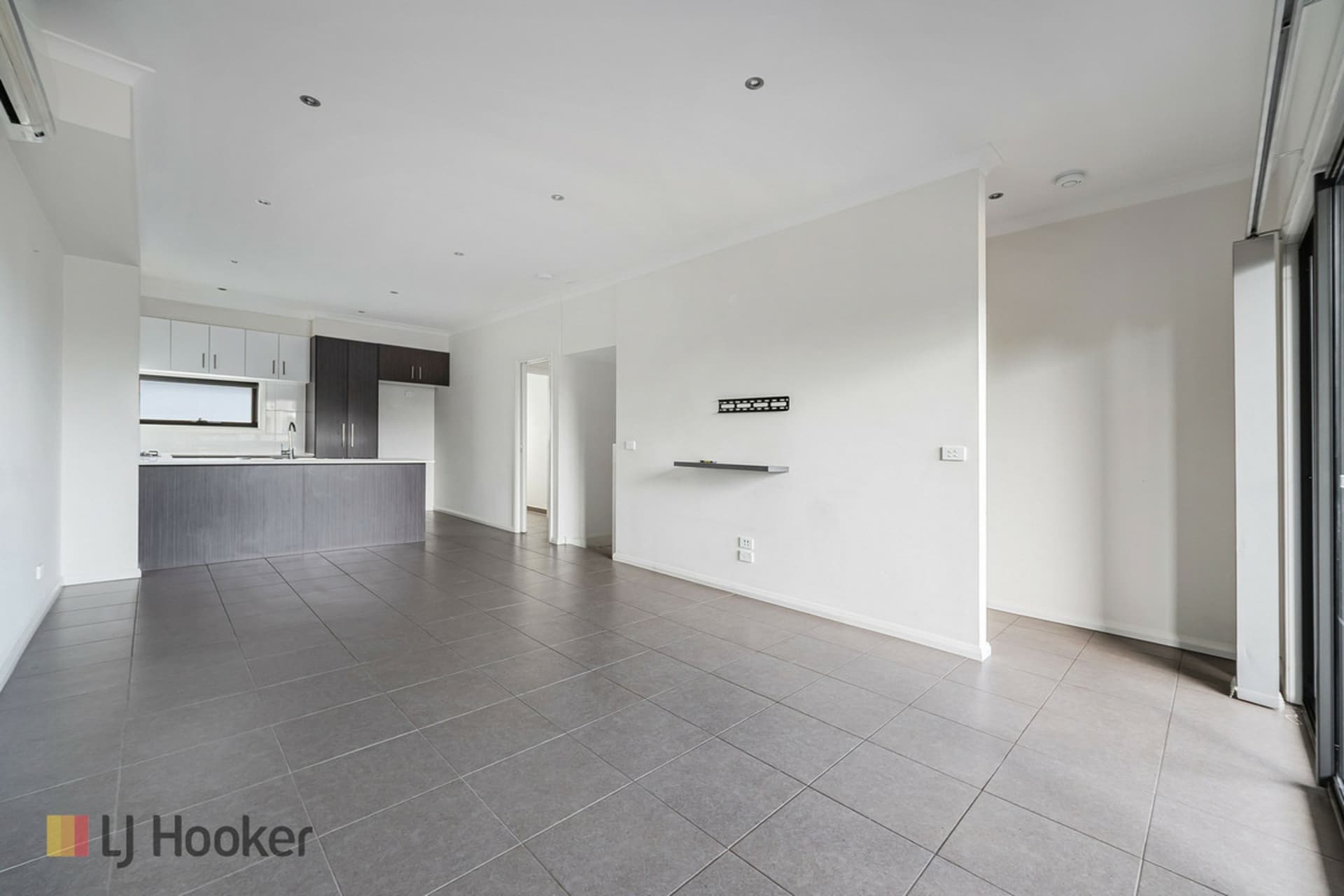 42 Brunswick Crescent, Craigieburn, Craigieburn - Thumbnail 5