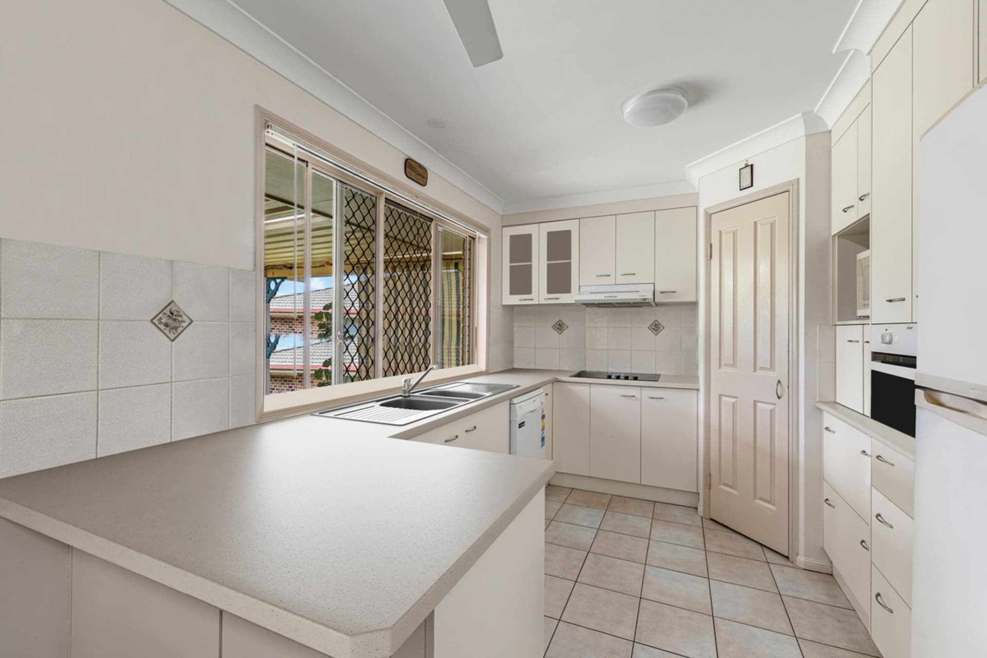 16 Cresthill Street, Birkdale, Birkdale - Thumbnail 4