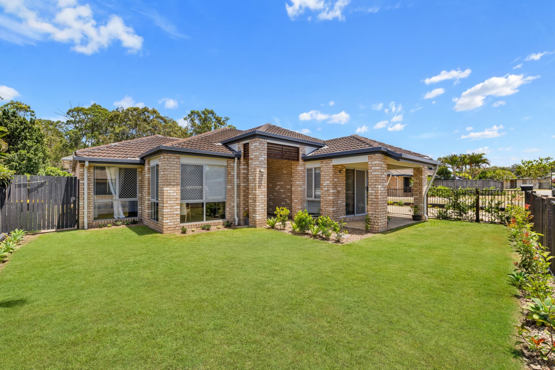 6 Turquoise Street, Redland Bay, Redland Bay - Thumbnail 2