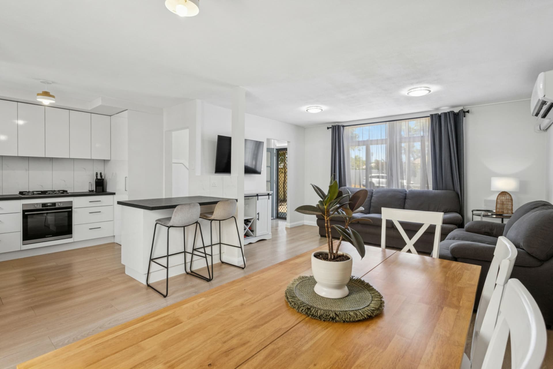 14 Carlton Crescent, Woodville North, Woodville North - Thumbnail 2