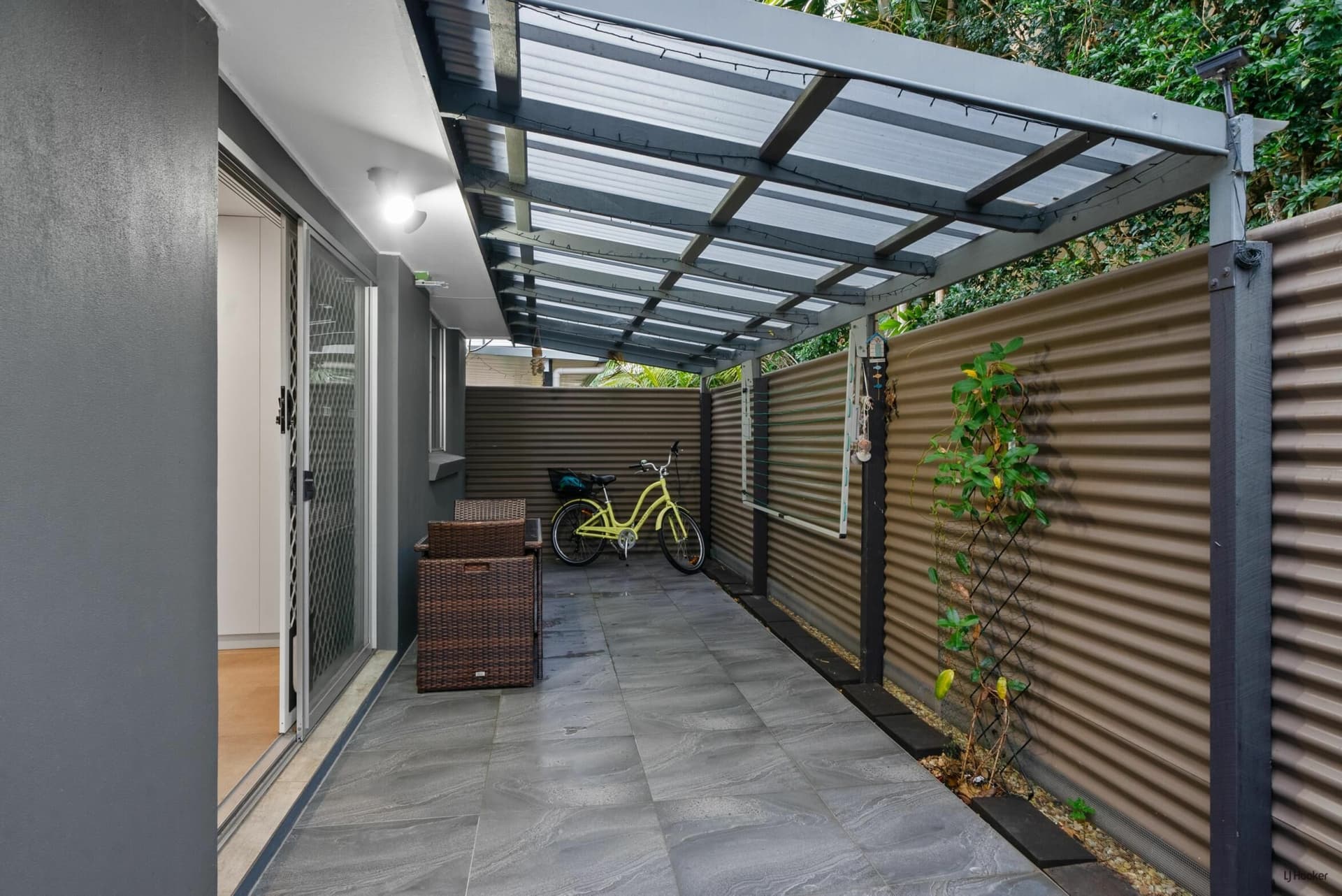 1/8 Bali Avenue, Palm Beach, Palm Beach - Image 1