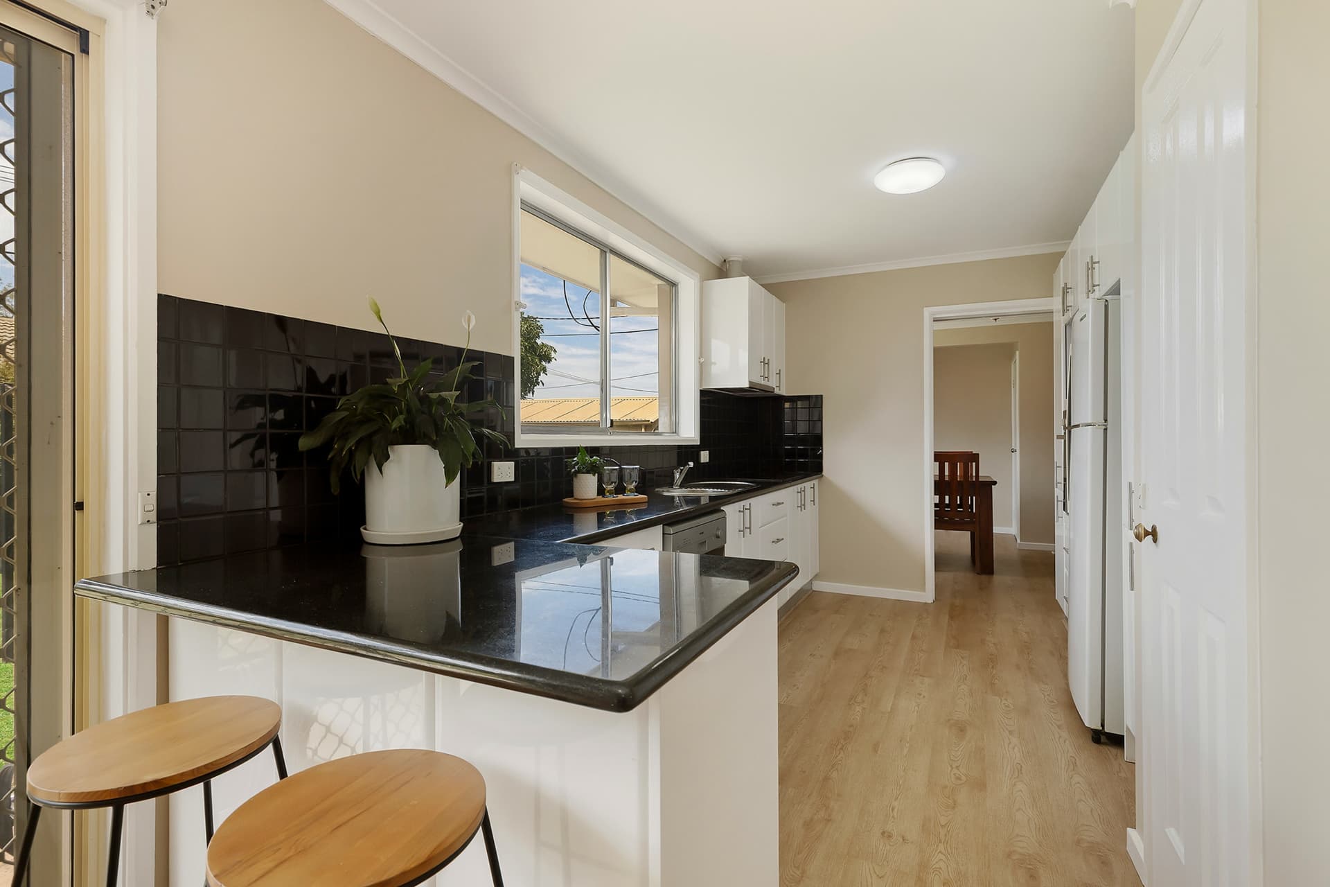 326 Southern Cross Drive, Macgregor, Macgregor - Thumbnail 4