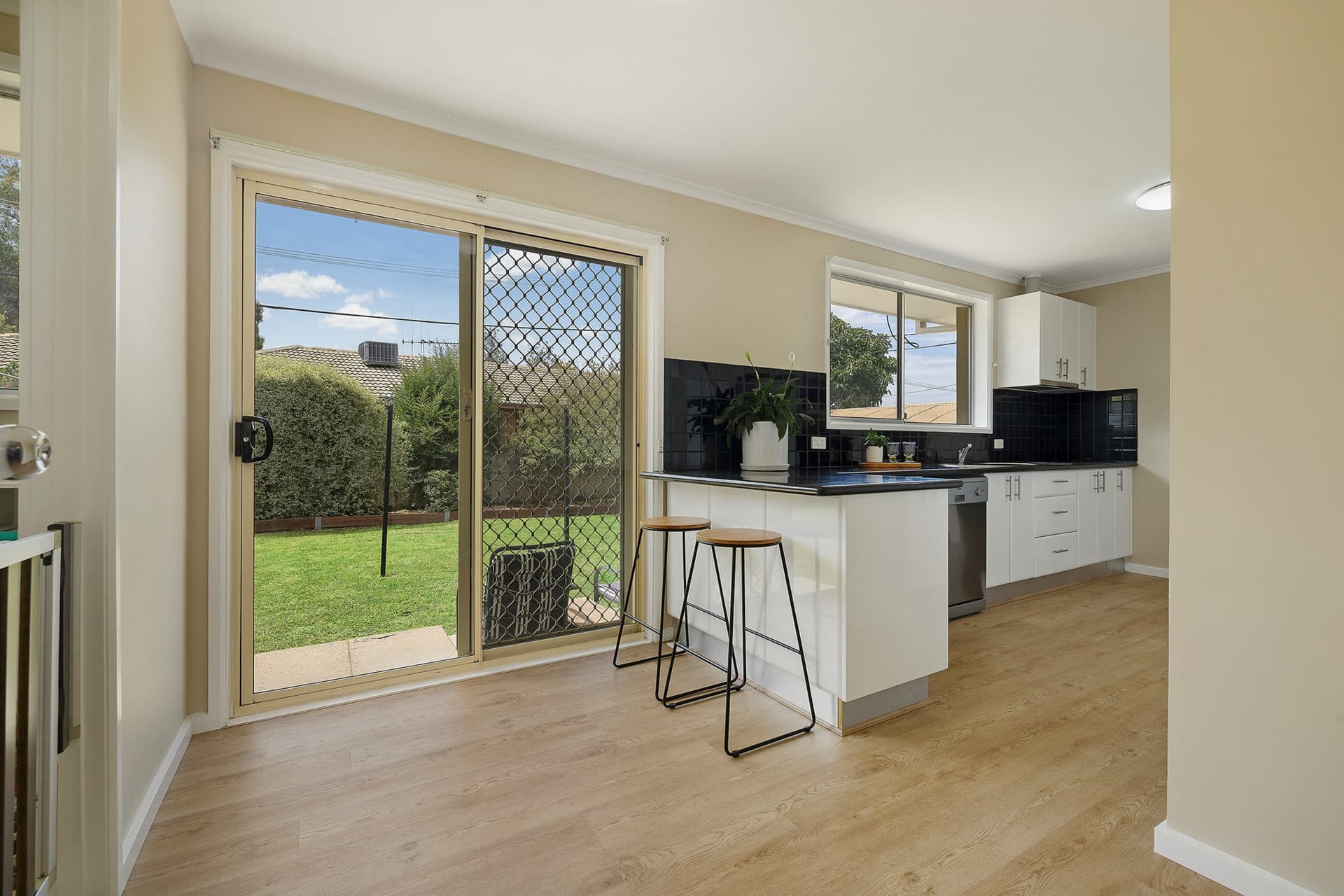326 Southern Cross Drive, Macgregor, Macgregor - Thumbnail 5