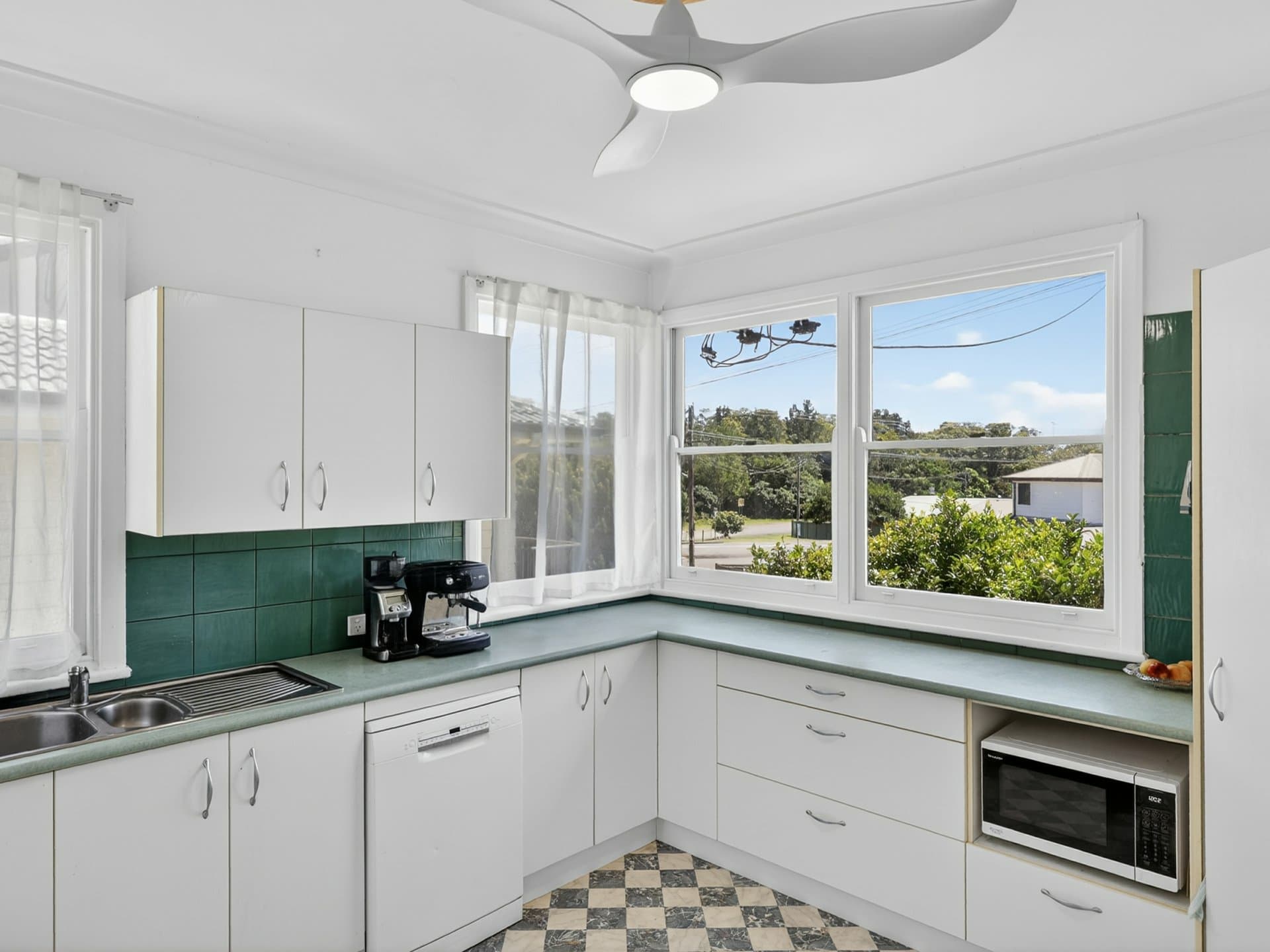 214 Parbury Road, Swansea, Swansea - Thumbnail 2