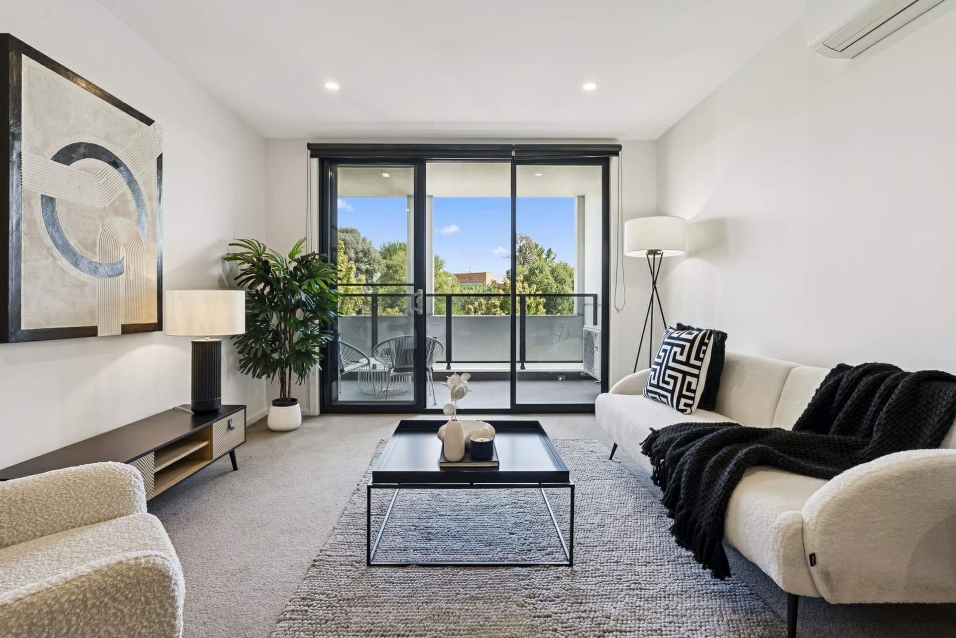 33/109 Canberra Avenue, Griffith, Griffith - Image 1
