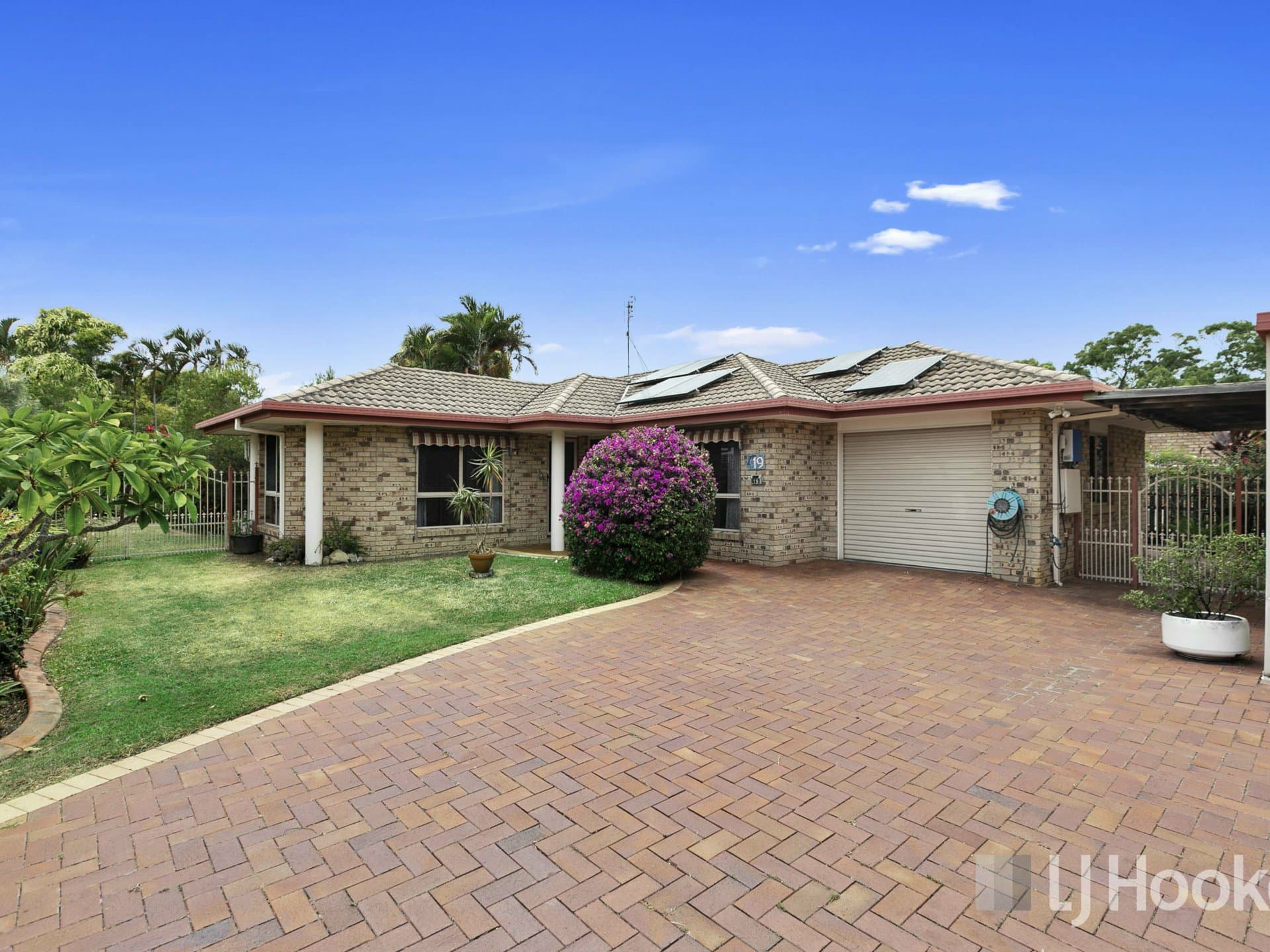 19 Earls Court, Point Vernon, Point Vernon - Image 1
