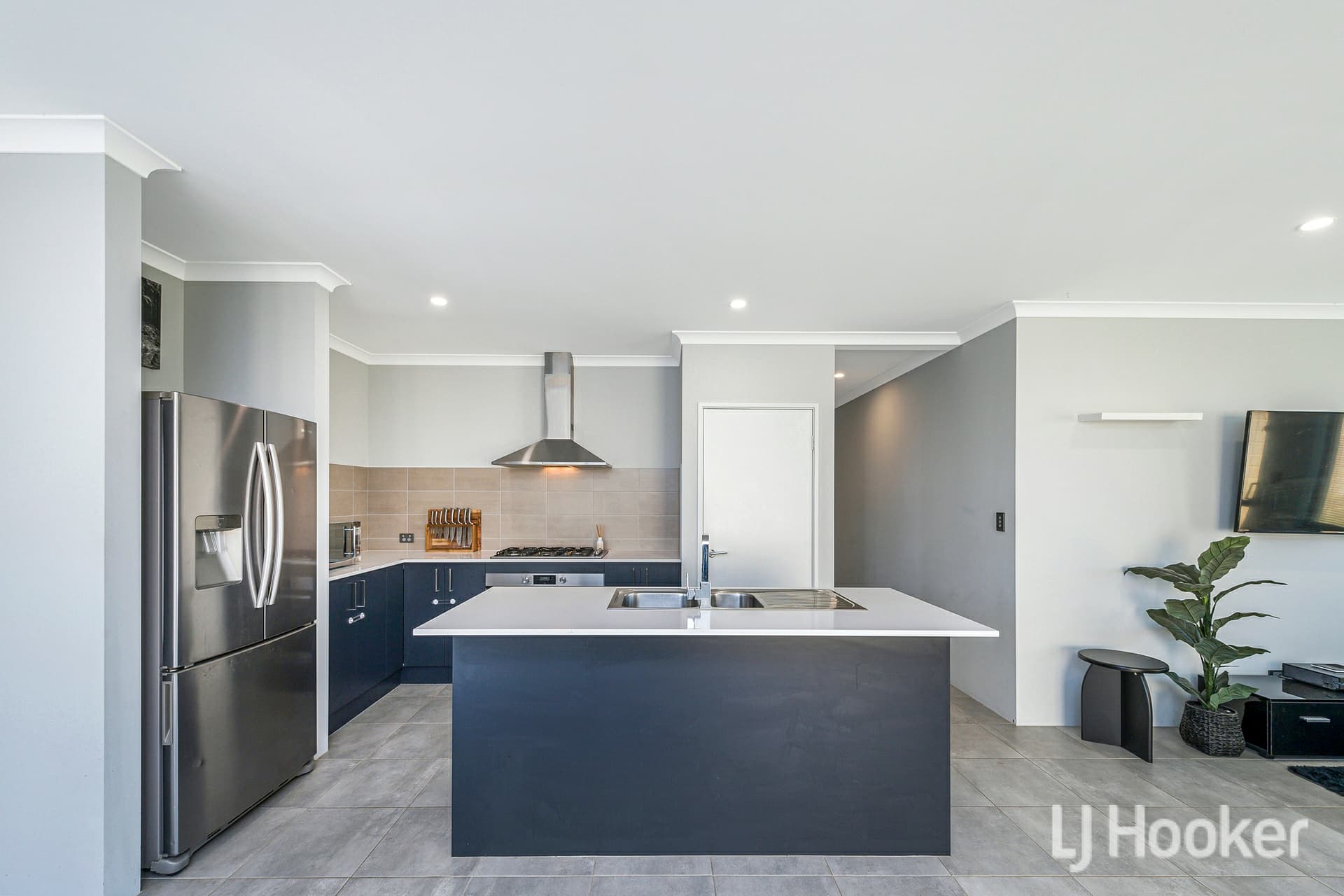 166 Kokoda Boulevard, Byford, Byford - Thumbnail 2