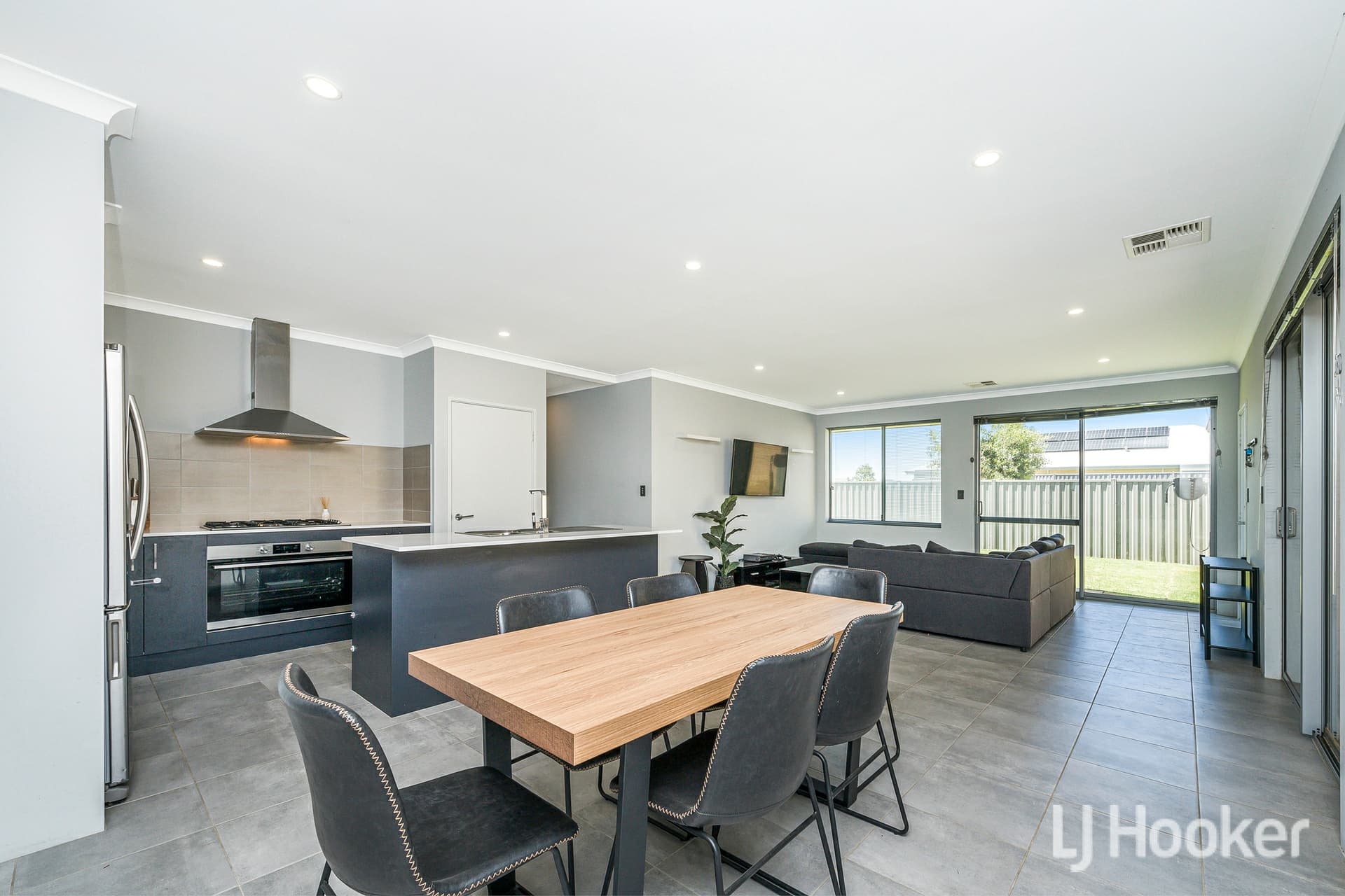 166 Kokoda Boulevard, Byford, Byford - Thumbnail 5