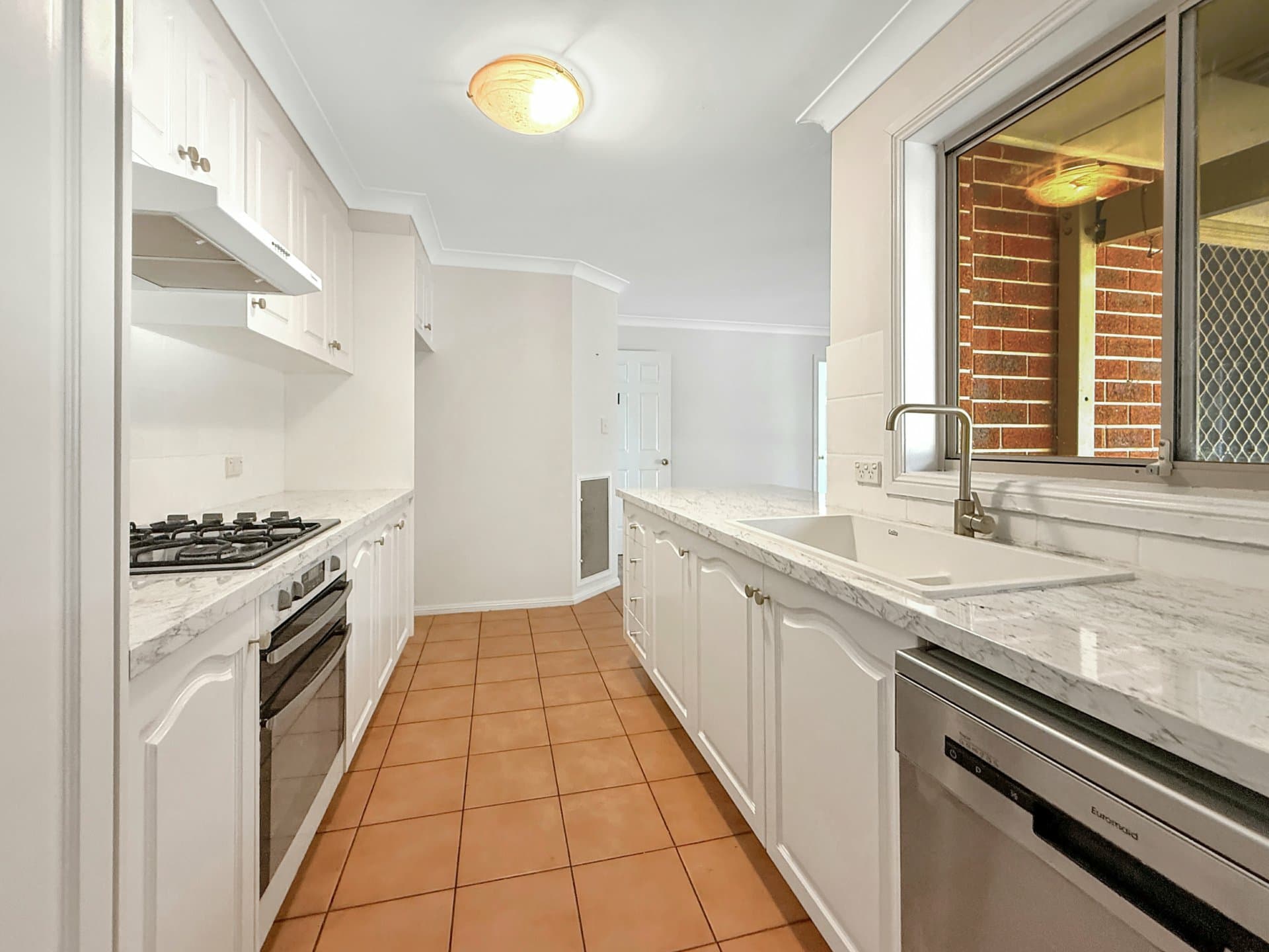 10 Samuel Court, Young, Young - Thumbnail 3