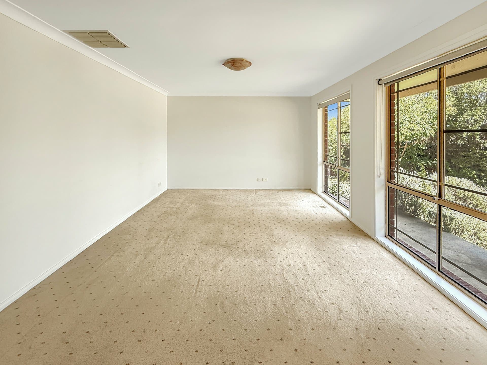 10 Samuel Court, Young, Young - Thumbnail 5