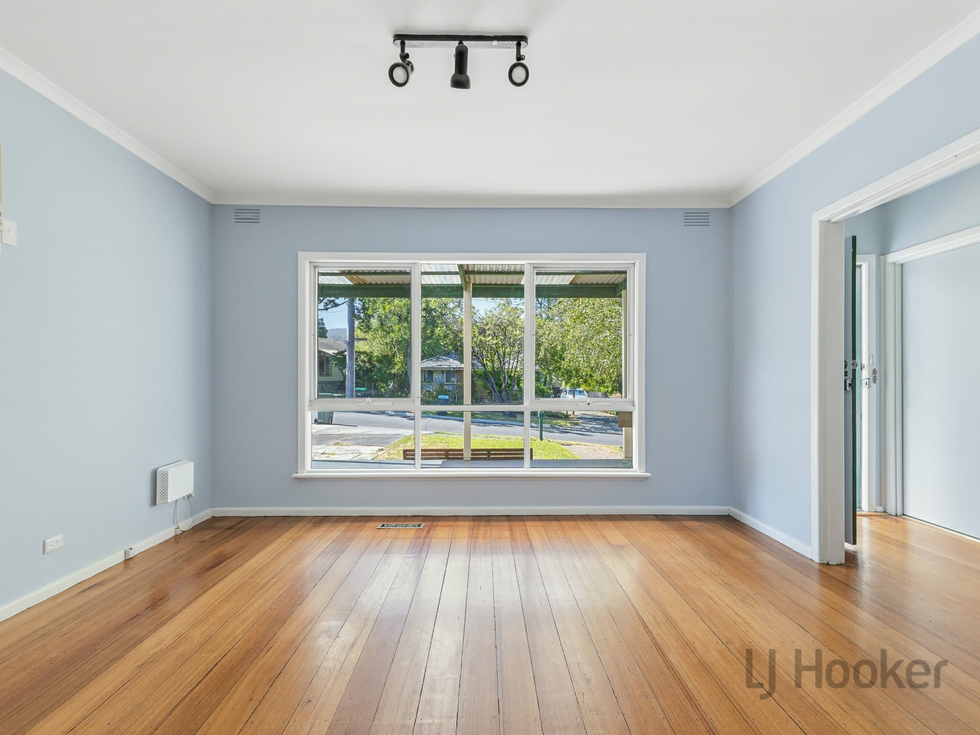 27 Royalden Close, Boronia, Boronia - Thumbnail 2