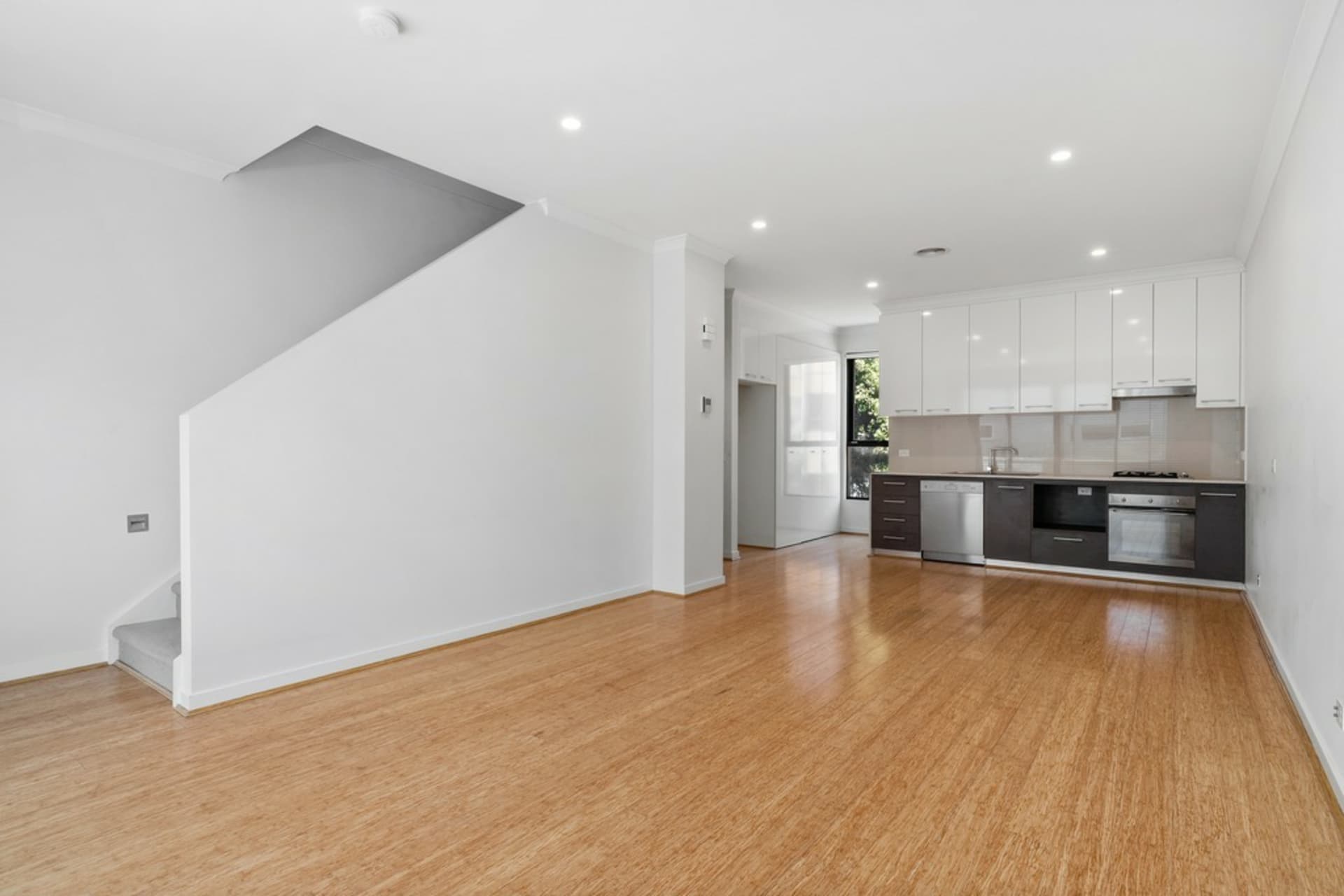 8 Aviary Grove, Thornbury, Thornbury - Thumbnail 2