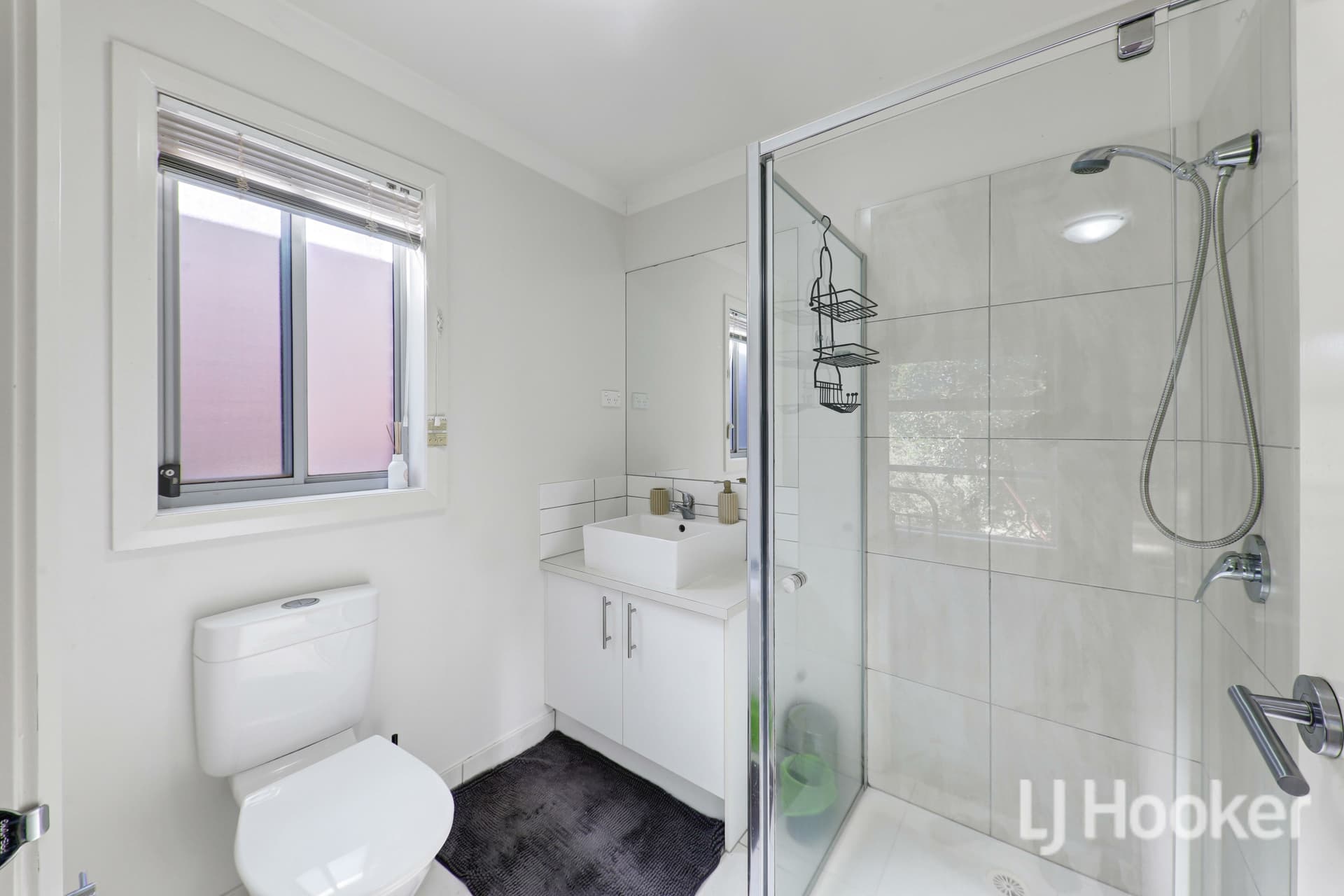 6 Robinson Drive, Weir Views, Weir Views - Thumbnail 3