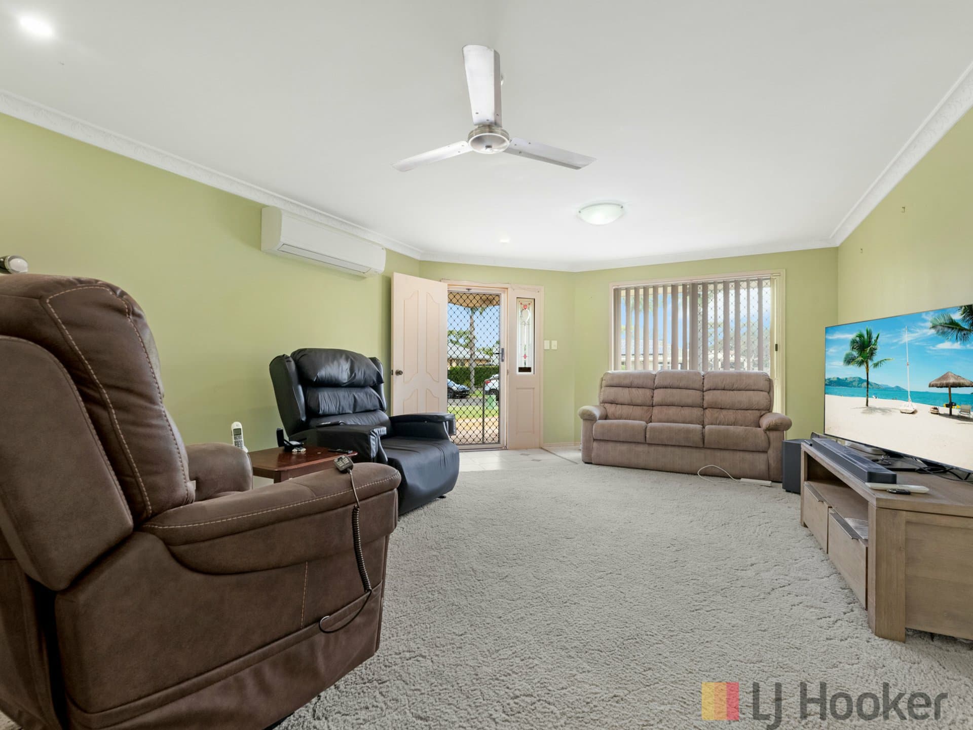 16 Brolga Court, Eli Waters, Eli Waters - Thumbnail 4
