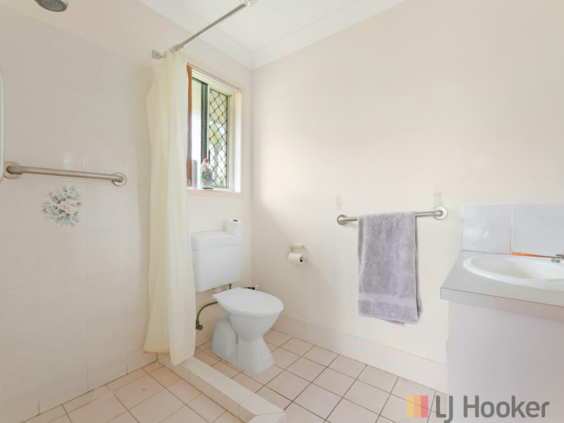 16 Brolga Court, Eli Waters, Eli Waters - Thumbnail 7