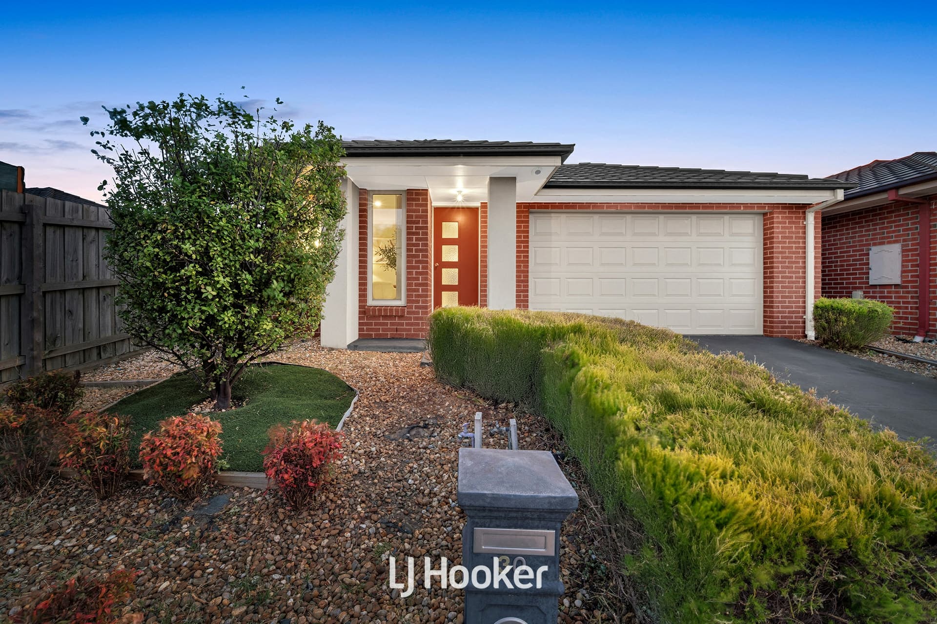 30 Chambers Crescent, Cranbourne North, Cranbourne North - Thumbnail 2