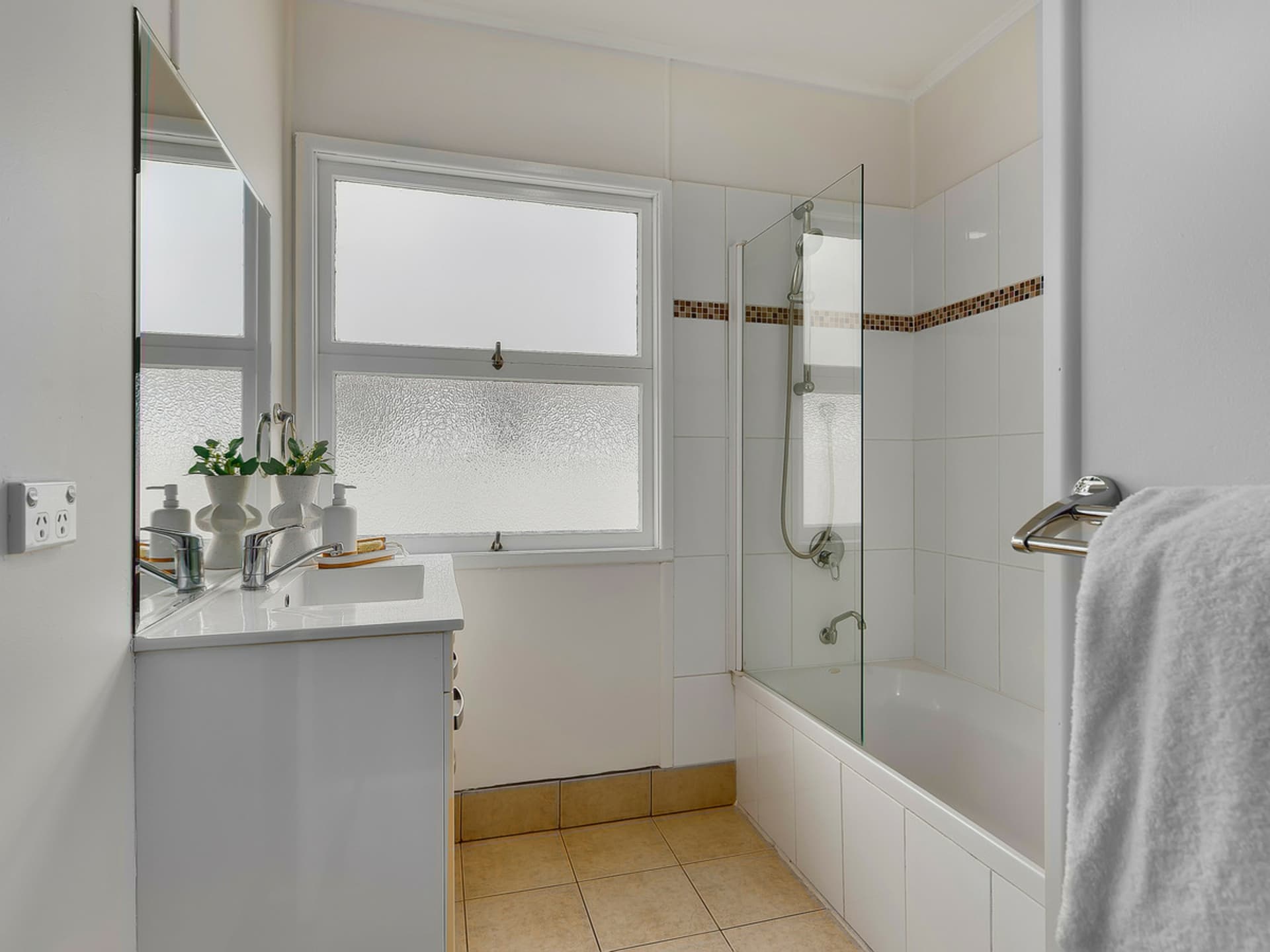 554 Stafford Road, Stafford, Stafford - Thumbnail 8