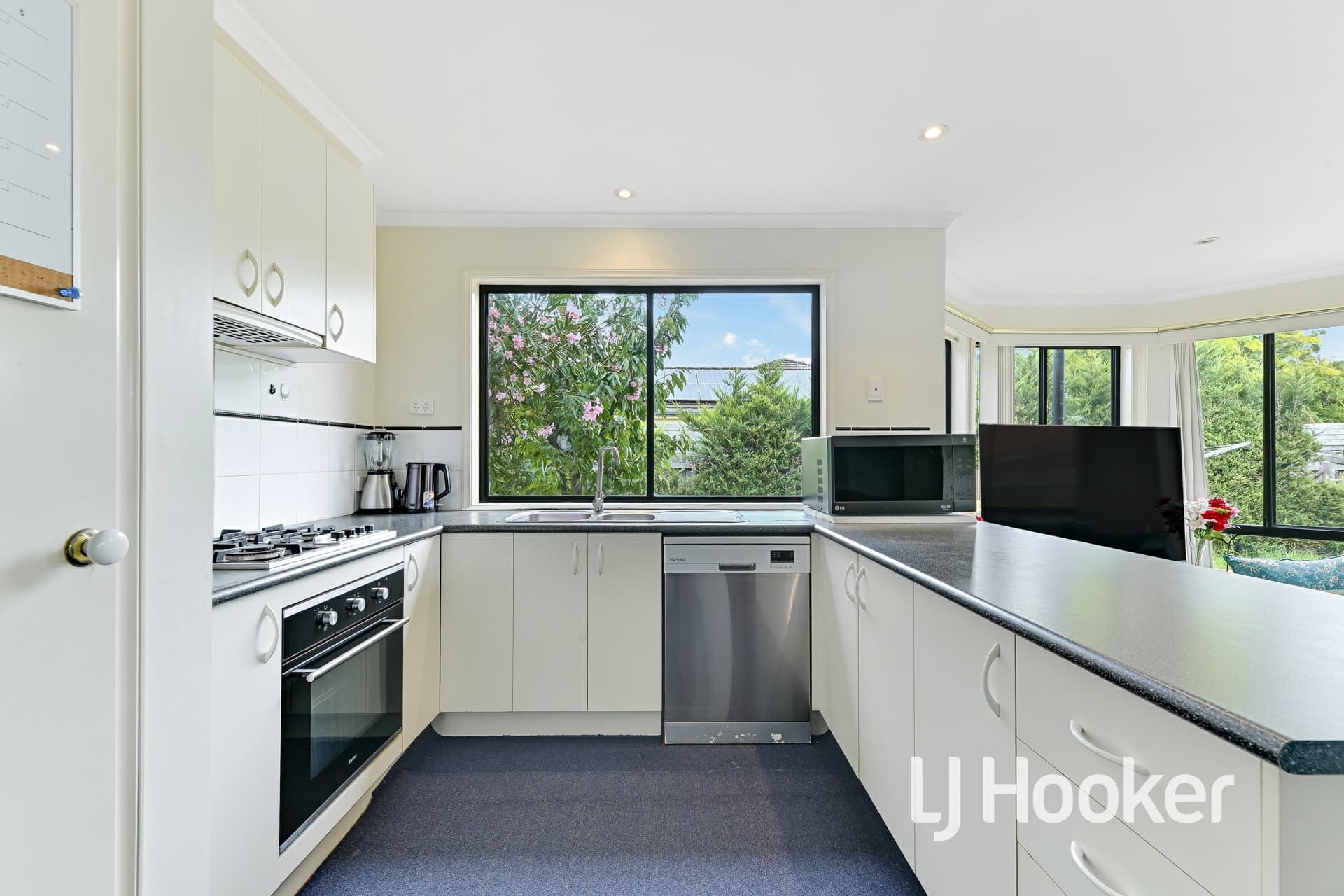9 Eglinton Close, Berwick, Berwick - Thumbnail 3