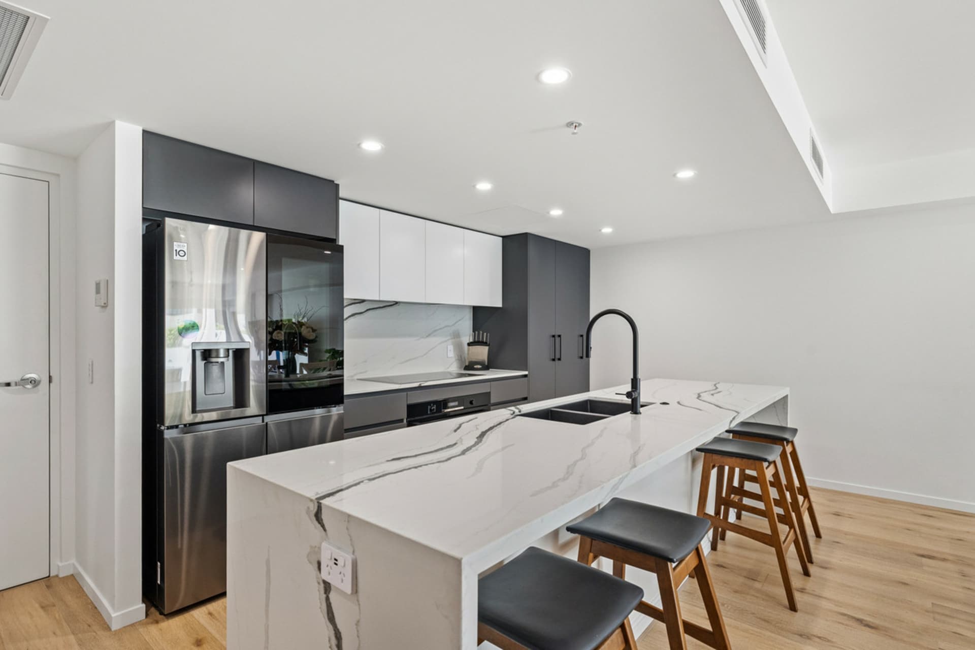 4/136 Broadwater Terrace, Redland Bay, Redland Bay - Thumbnail 2