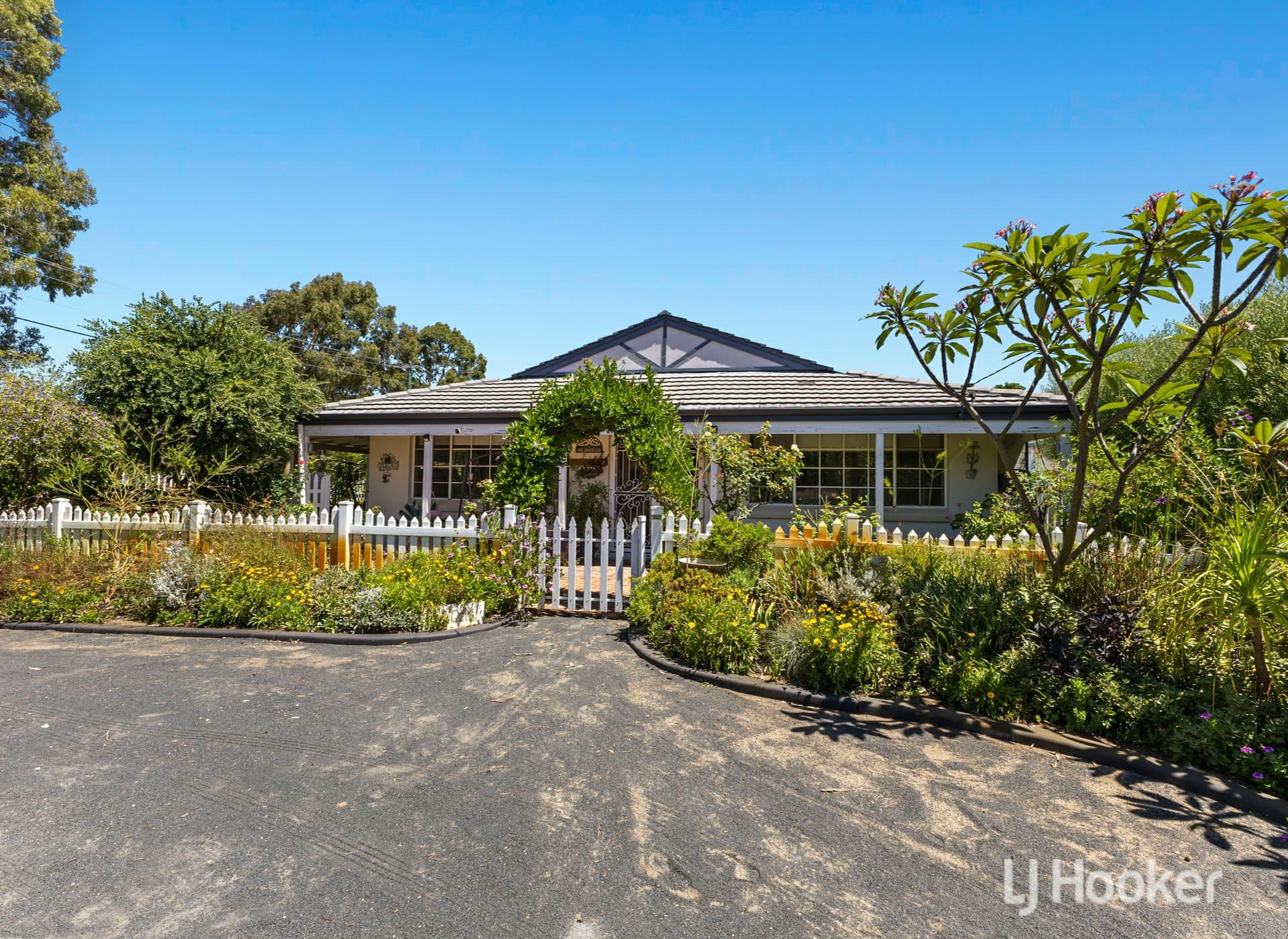 31 Baker Street, Harvey, Harvey - Image 1