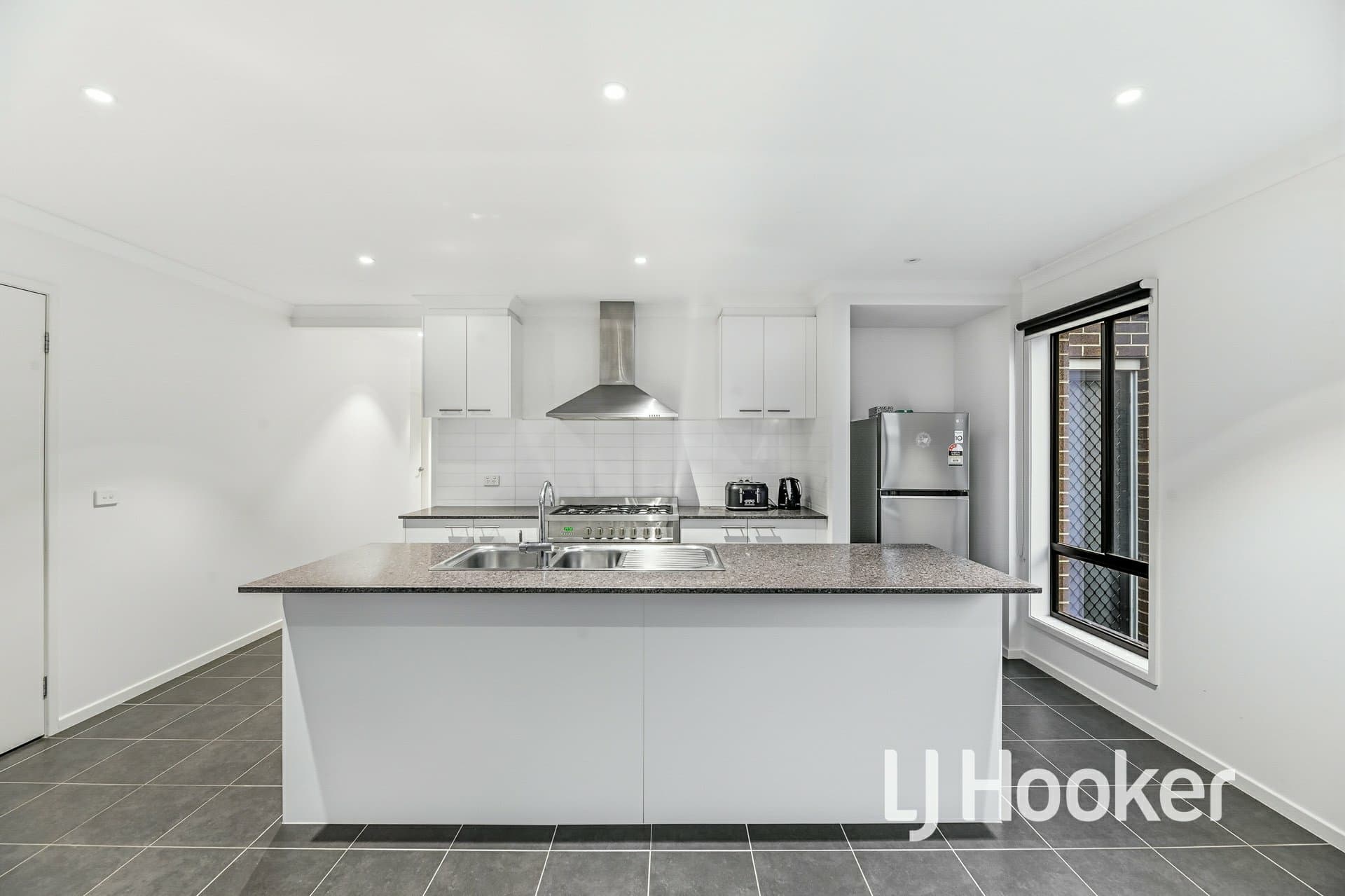 18 Willowtree Drive, Pakenham, Pakenham - Thumbnail 5
