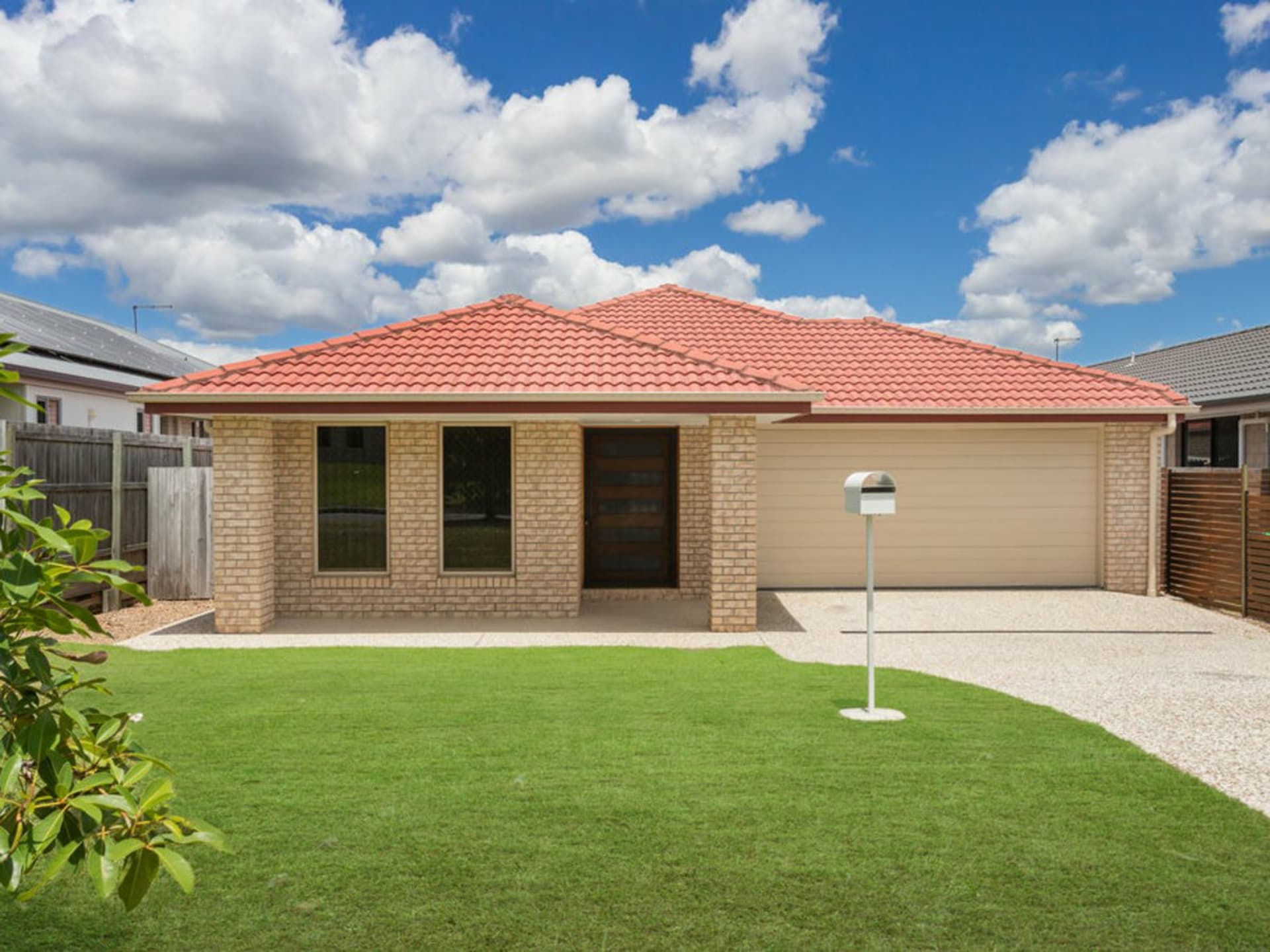 18 Castamore Way, Richlands, Richlands - Image 1