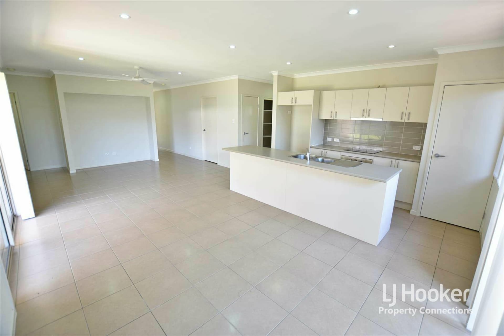 21 Applewood Court, Kallangur, Kallangur - Thumbnail 3
