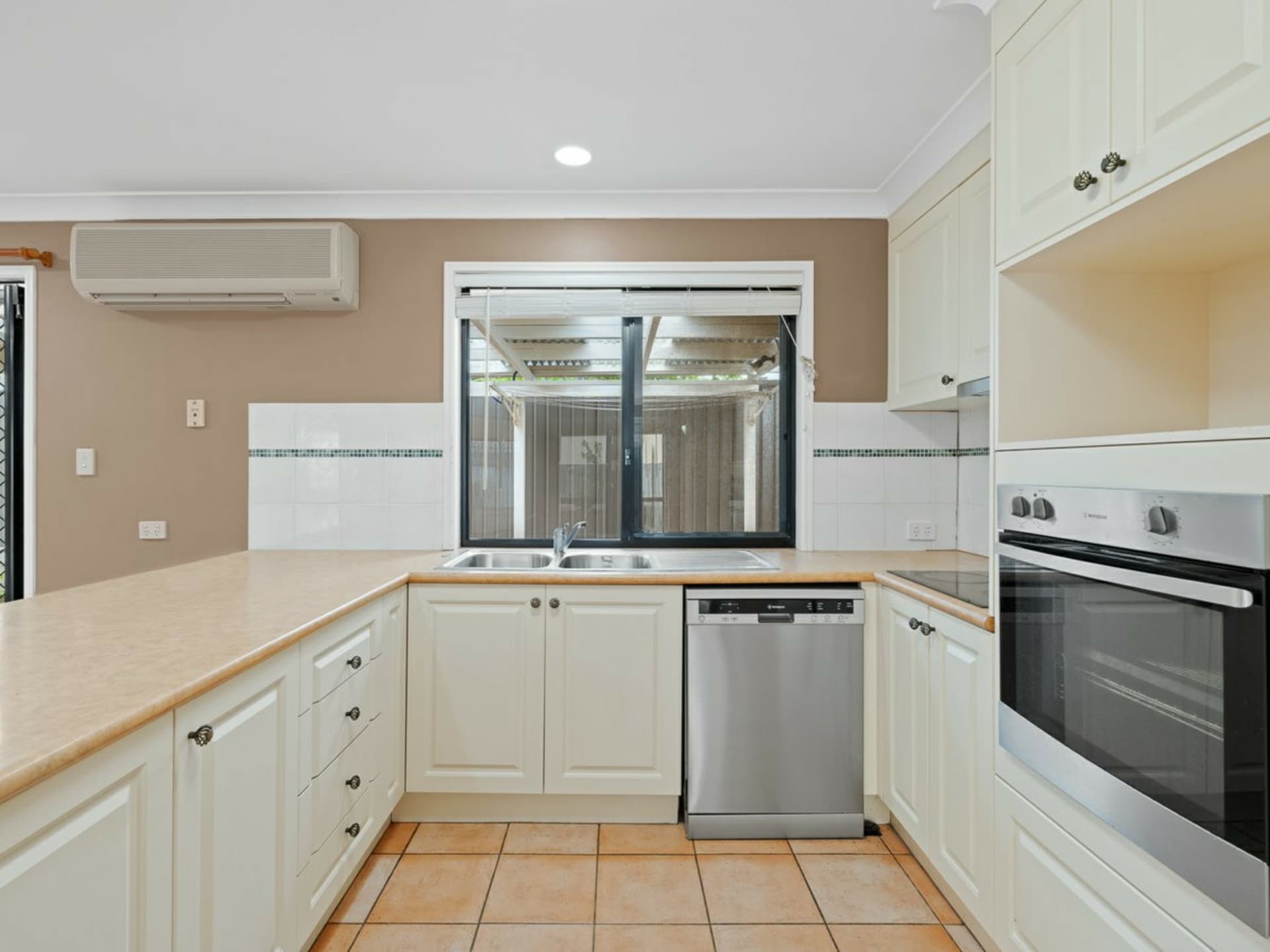 18 Brookland Court, Molendinar, Molendinar - Thumbnail 3