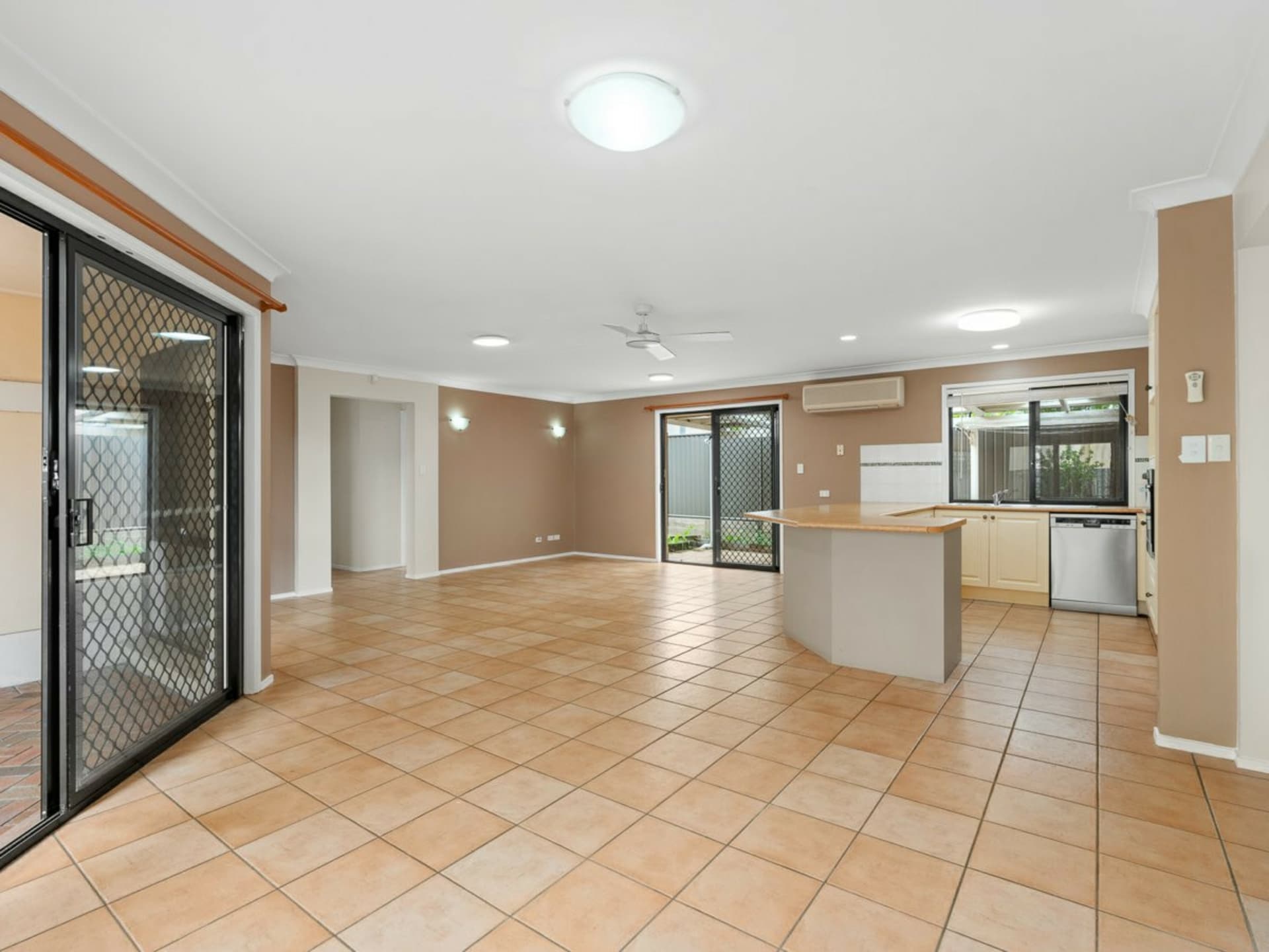 18 Brookland Court, Molendinar, Molendinar - Thumbnail 5