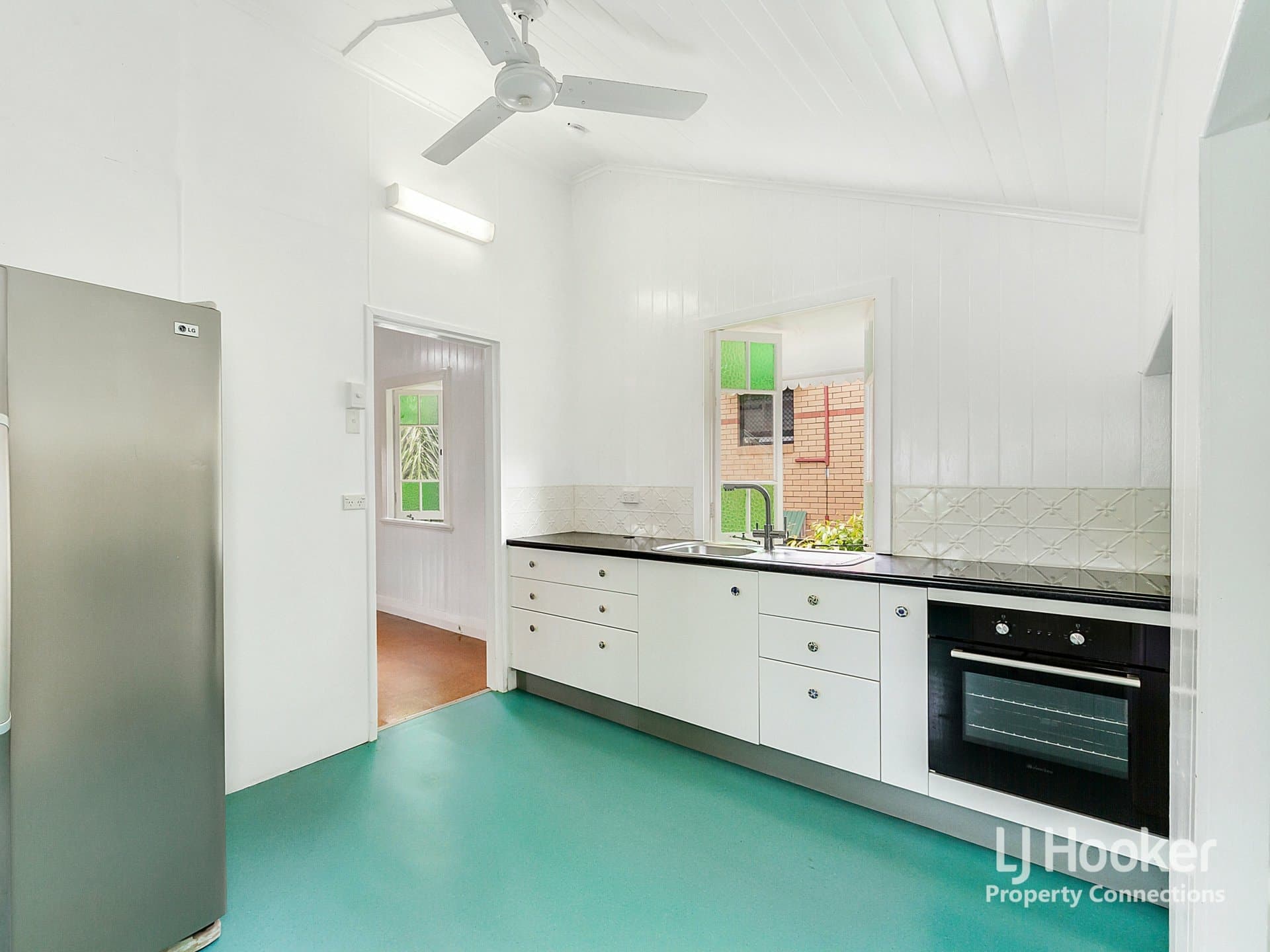 114 Oxley Avenue, Woody Point, Woody Point - Thumbnail 5
