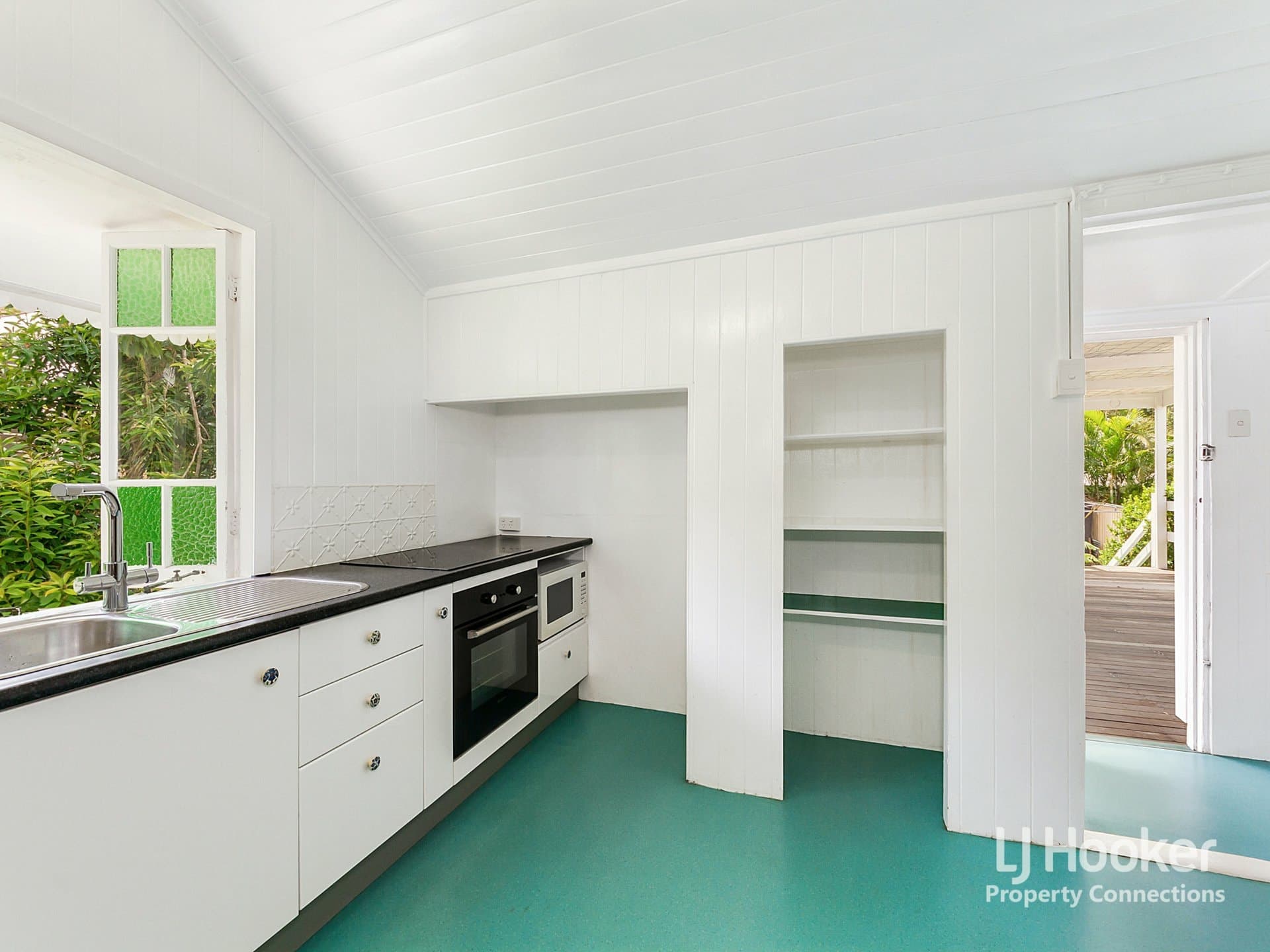 114 Oxley Avenue, Woody Point, Woody Point - Thumbnail 6