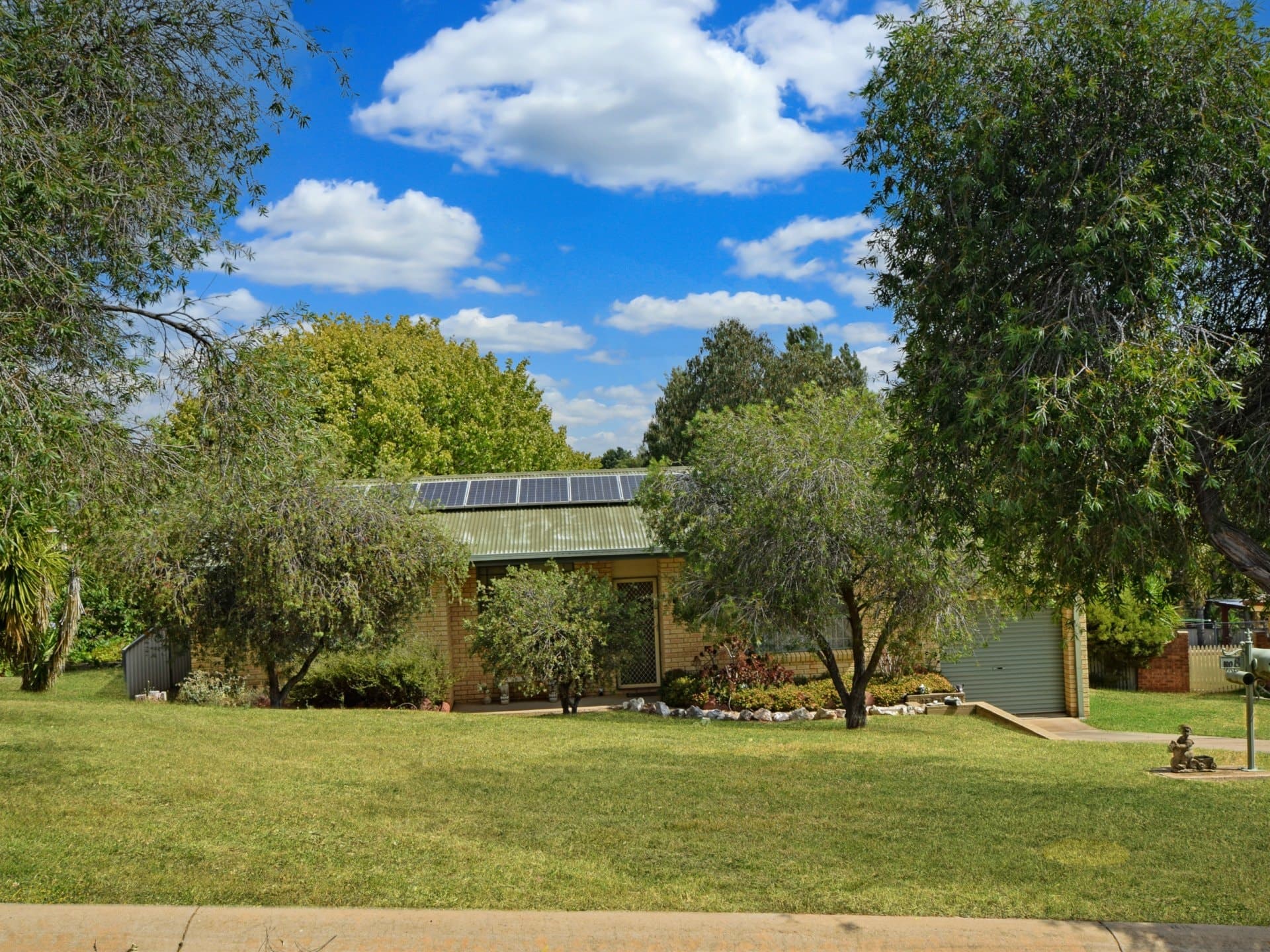 8 Tadros Avenue, Young, Young - Thumbnail 2