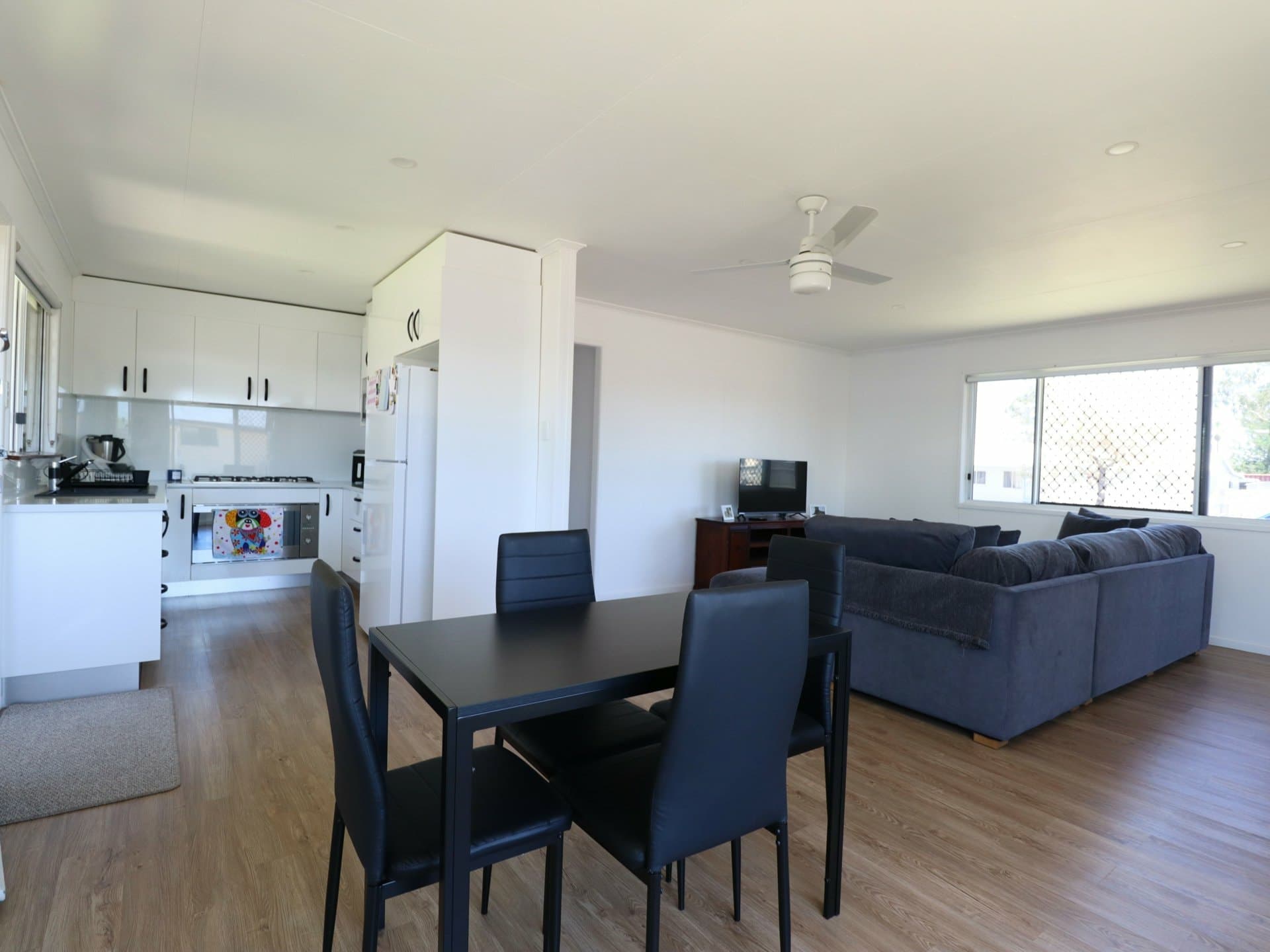 124 Charles Street, Roma, Roma - Thumbnail 2