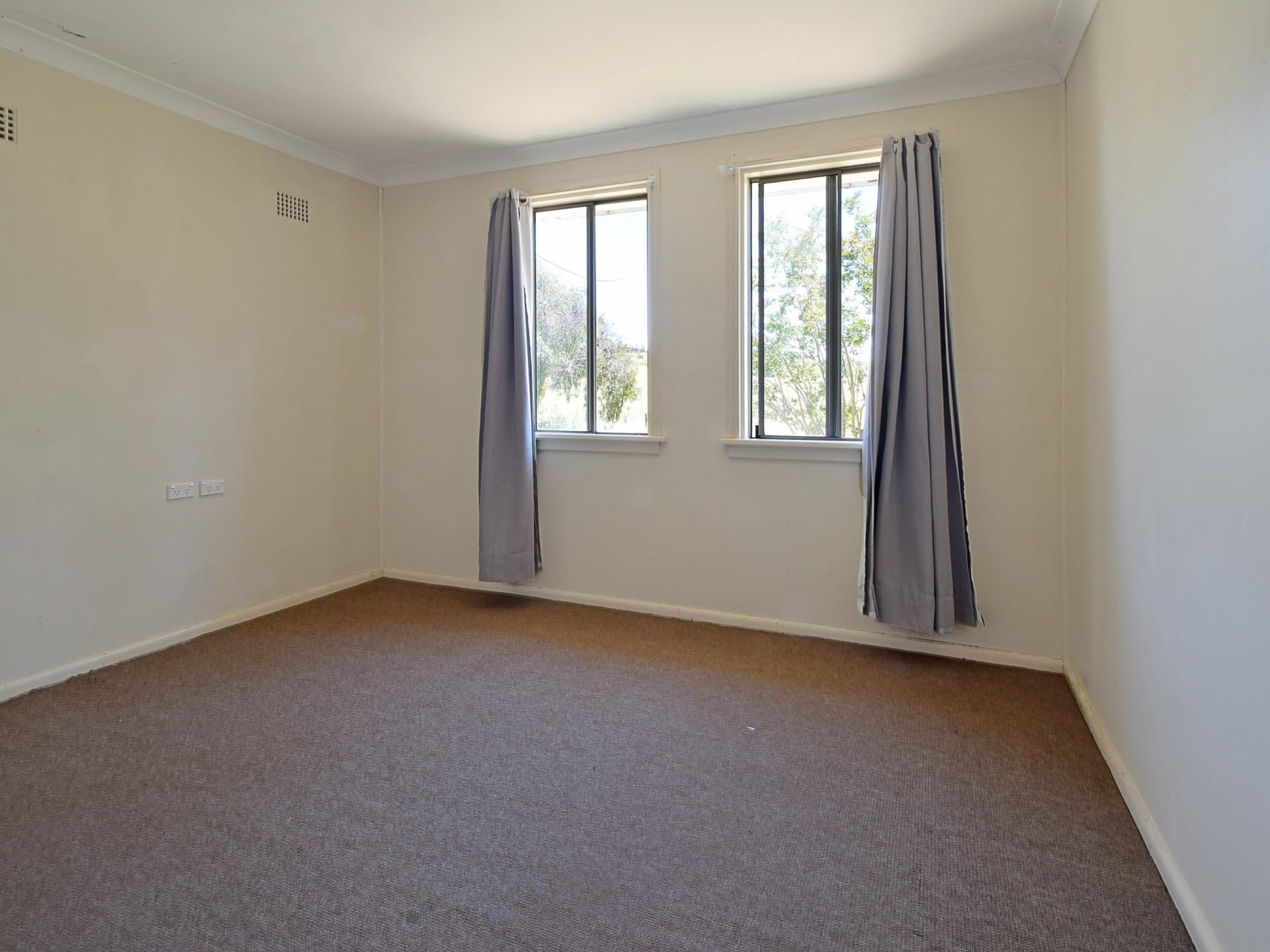 46 Orchard Street, Young, Young - Thumbnail 7