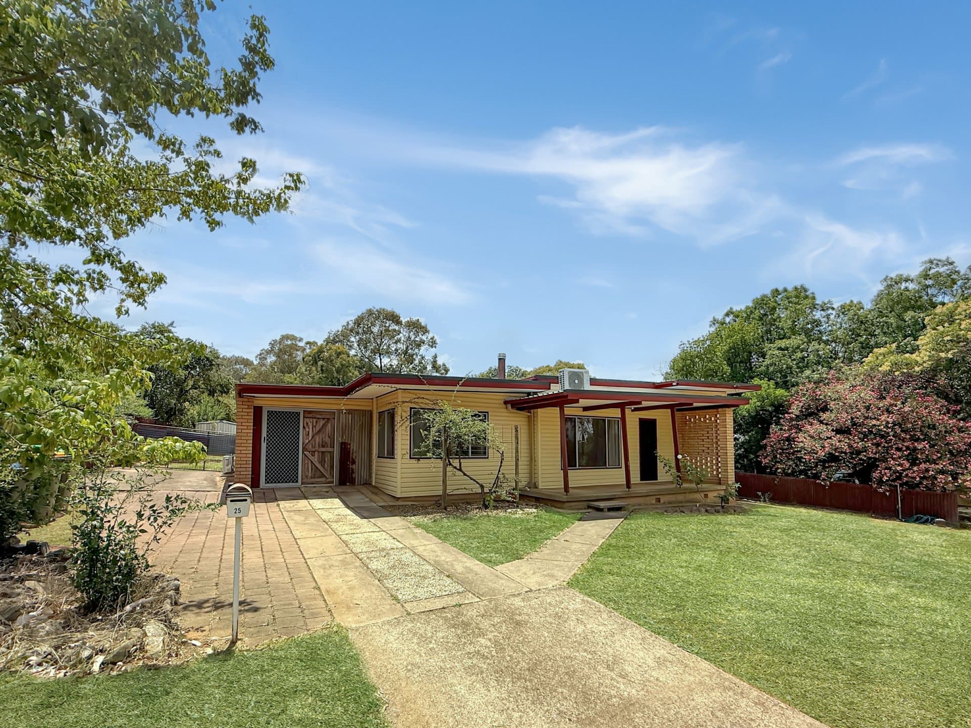 25 Prospect Street, Young, Young - Image 1