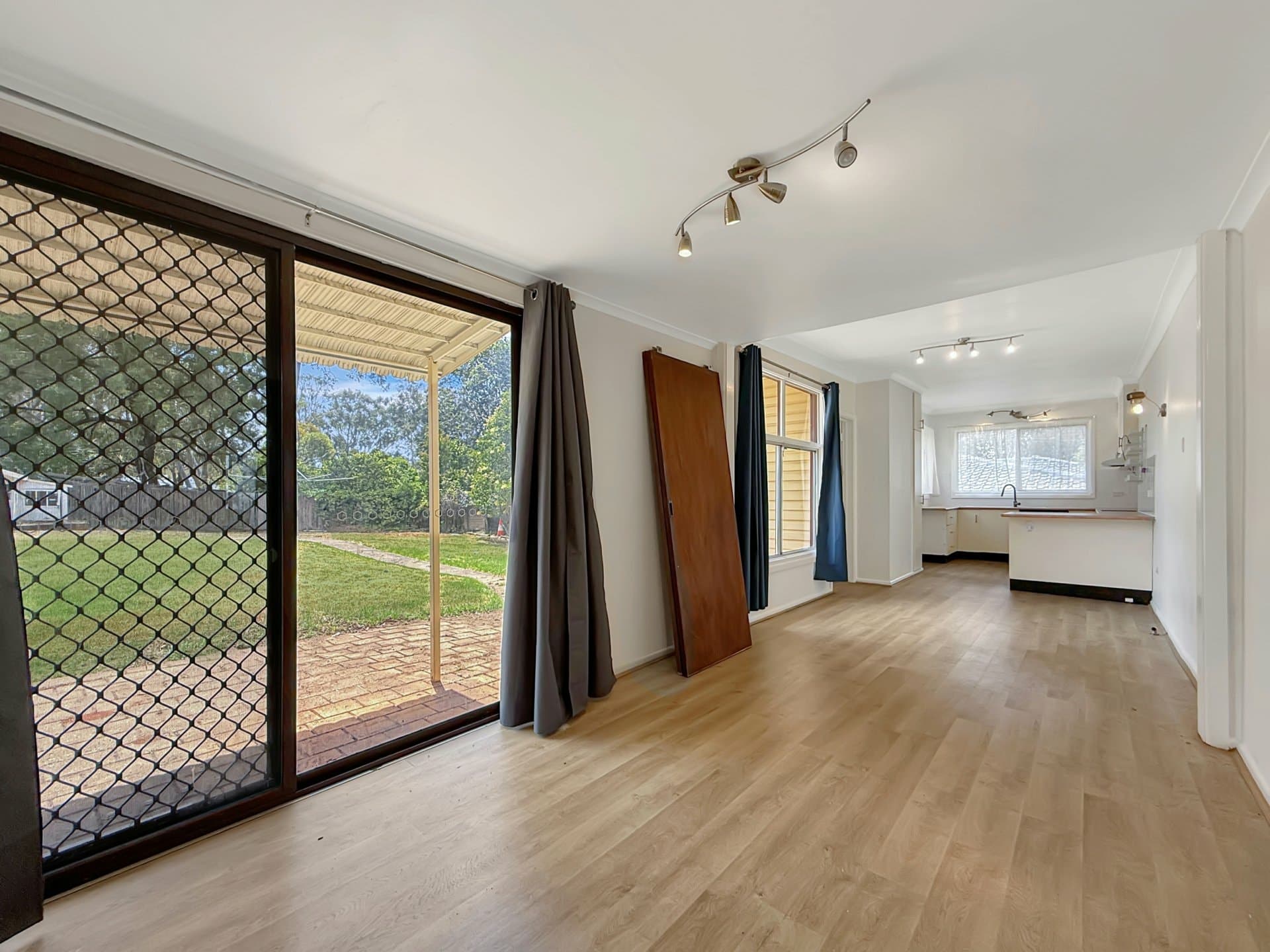 25 Prospect Street, Young, Young - Thumbnail 7