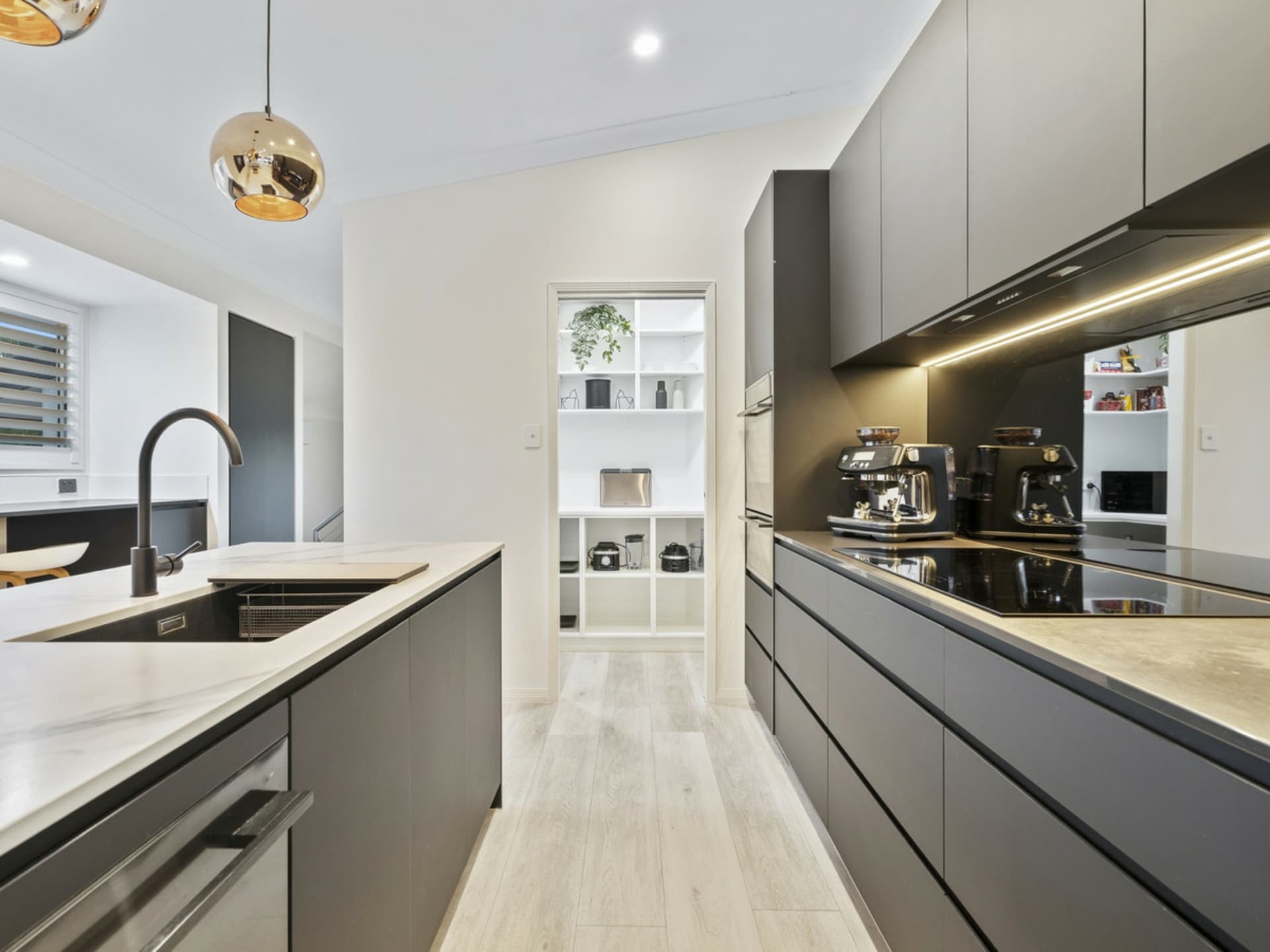 9 Chindrina Street, Hope Island, Hope Island - Thumbnail 8