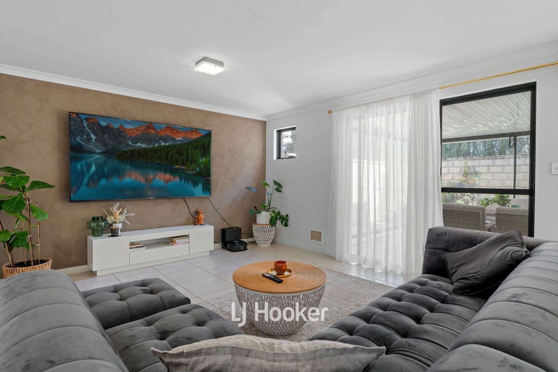 2/13 Jubilee Road, Glen Iris, Glen Iris - Thumbnail 2
