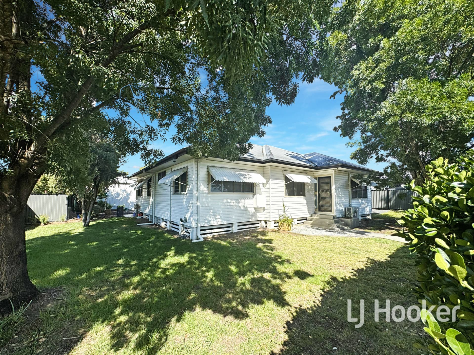 102 Lawrence Street, Inverell, Inverell - Image 1