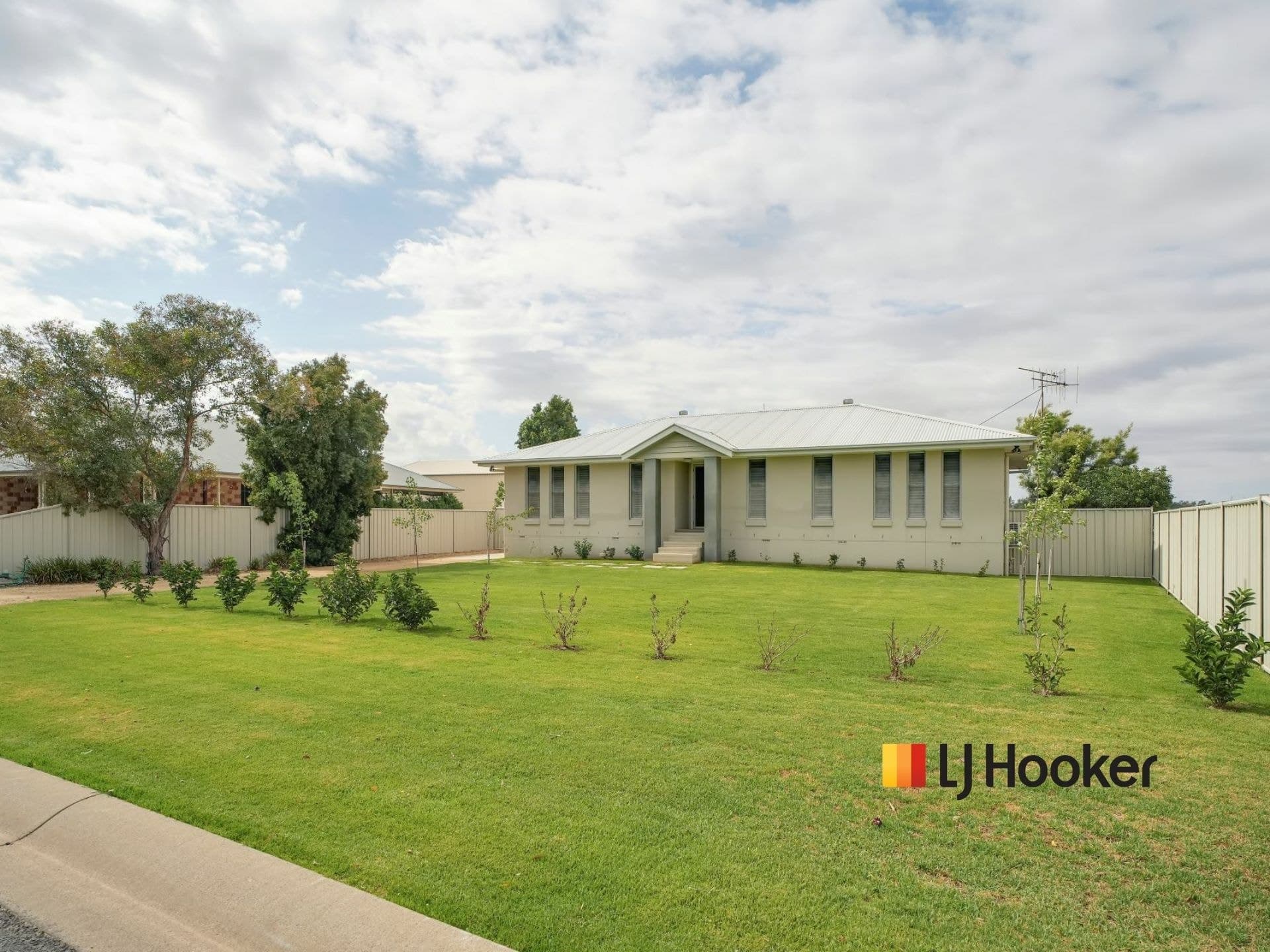 11 Bowden Fletcher Drive, Narromine, Narromine - Thumbnail 2